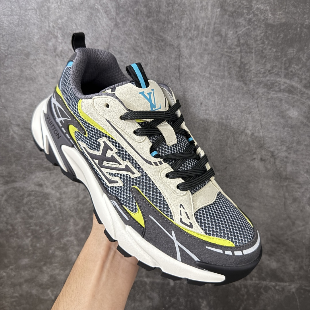 图片[3]-【莞顶礼盒】Lv Tatic Runner Tatic Runner系列厚底老爹鞋，是品牌近年推出的复古运动风鞋款，主打街头潮流与日常穿搭结合的风格。鞋身侧面带有醒目的字母标识，后跟处印有\”VUITTON\”字样，辨识度拉满。采用锯齿状防滑橡胶大底，搭配加厚中底，自带增高效果的同时，也提供了优秀的抓地力和缓震性能，适配日常通勤、城市漫步等多种场景！ ■面料： 原版进口绒面皮革＋透气网眼 ■内里：原版定制透气网里 ■鞋底：原版开模双色TPU组合底 ■底厚：5CM ■尺码：38-45-选品中心