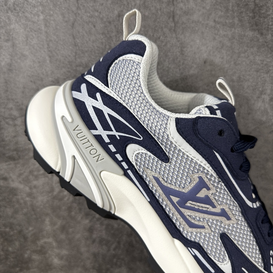 图片[7]-【莞顶礼盒】Lv Tatic Runner Tatic Runner系列厚底老爹鞋，是品牌近年推出的复古运动风鞋款，主打街头潮流与日常穿搭结合的风格。鞋身侧面带有醒目的字母标识，后跟处印有\”VUITTON\”字样，辨识度拉满。采用锯齿状防滑橡胶大底，搭配加厚中底，自带增高效果的同时，也提供了优秀的抓地力和缓震性能，适配日常通勤、城市漫步等多种场景！ ■面料： 原版进口绒面皮革＋透气网眼 ■内里：原版定制透气网里 ■鞋底：原版开模双色TPU组合底 ■底厚：5CM ■尺码：38-45-选品中心