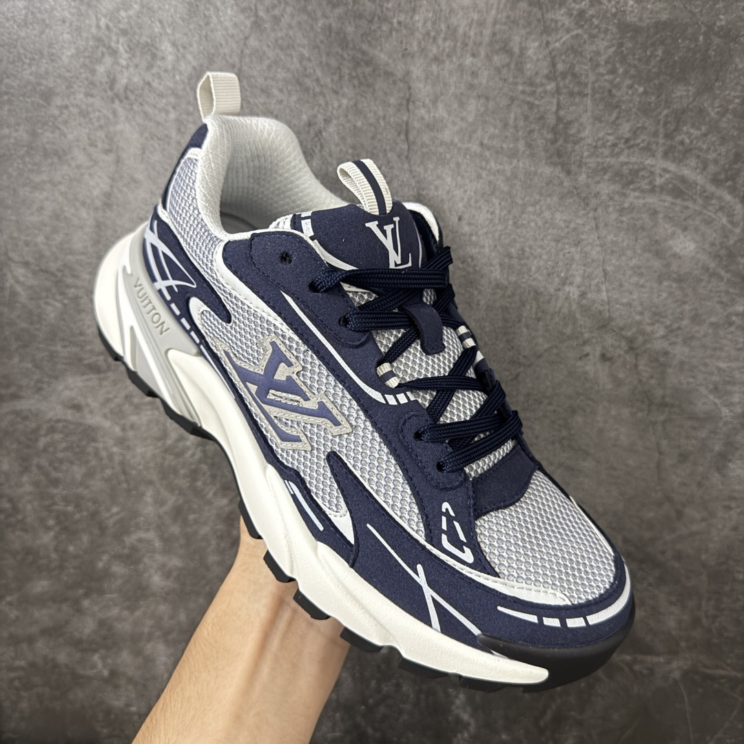 图片[3]-【莞顶礼盒】Lv Tatic Runner Tatic Runner系列厚底老爹鞋，是品牌近年推出的复古运动风鞋款，主打街头潮流与日常穿搭结合的风格。鞋身侧面带有醒目的字母标识，后跟处印有\”VUITTON\”字样，辨识度拉满。采用锯齿状防滑橡胶大底，搭配加厚中底，自带增高效果的同时，也提供了优秀的抓地力和缓震性能，适配日常通勤、城市漫步等多种场景！ ■面料： 原版进口绒面皮革＋透气网眼 ■内里：原版定制透气网里 ■鞋底：原版开模双色TPU组合底 ■底厚：5CM ■尺码：38-45-选品中心