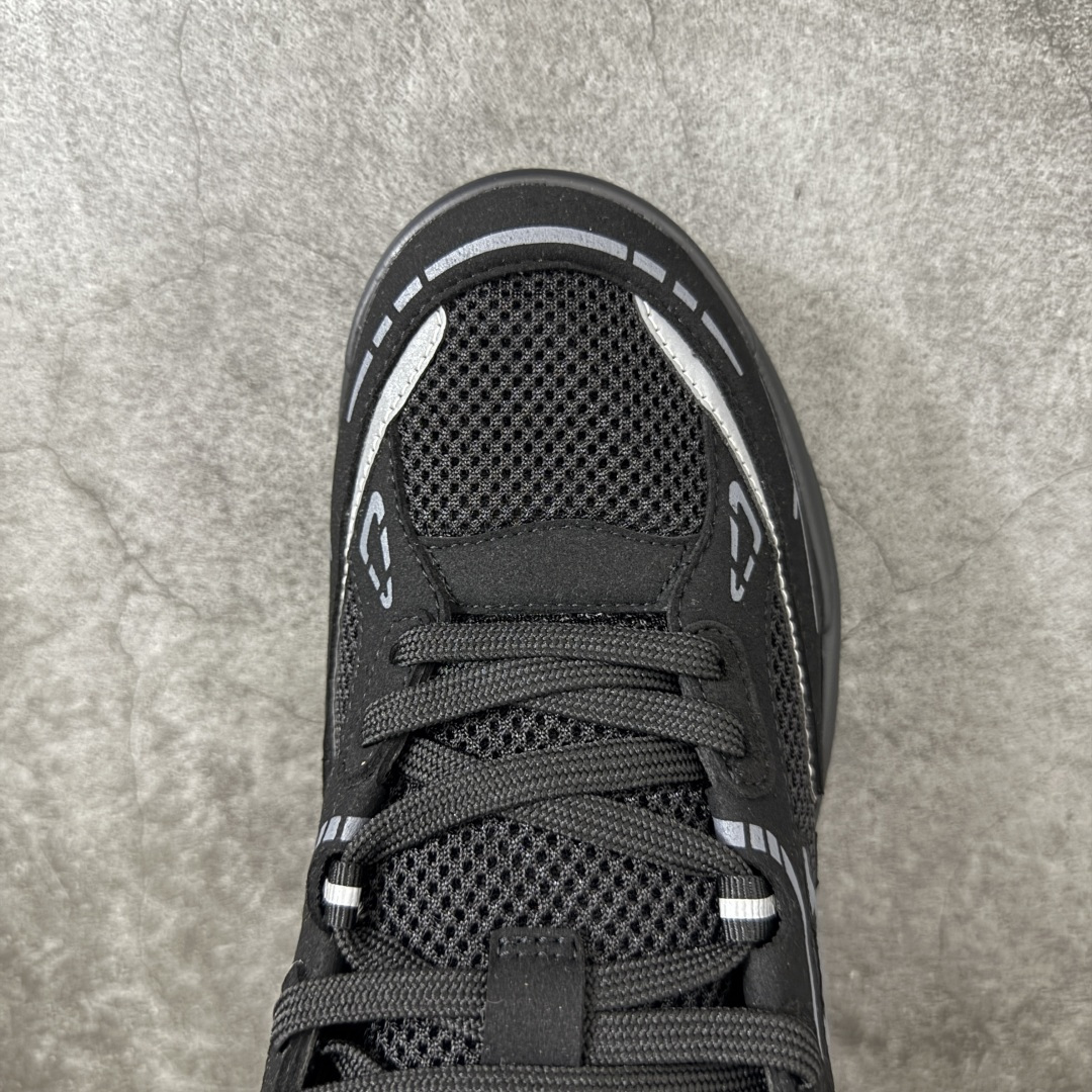 图片[5]-【莞顶礼盒】Lv Tatic Runner Tatic Runner系列厚底老爹鞋，是品牌近年推出的复古运动风鞋款，主打街头潮流与日常穿搭结合的风格。鞋身侧面带有醒目的字母标识，后跟处印有\”VUITTON\”字样，辨识度拉满。采用锯齿状防滑橡胶大底，搭配加厚中底，自带增高效果的同时，也提供了优秀的抓地力和缓震性能，适配日常通勤、城市漫步等多种场景！ ■面料： 原版进口绒面皮革＋透气网眼 ■内里：原版定制透气网里 ■鞋底：原版开模双色TPU组合底 ■底厚：5CM ■尺码：38-45-选品中心