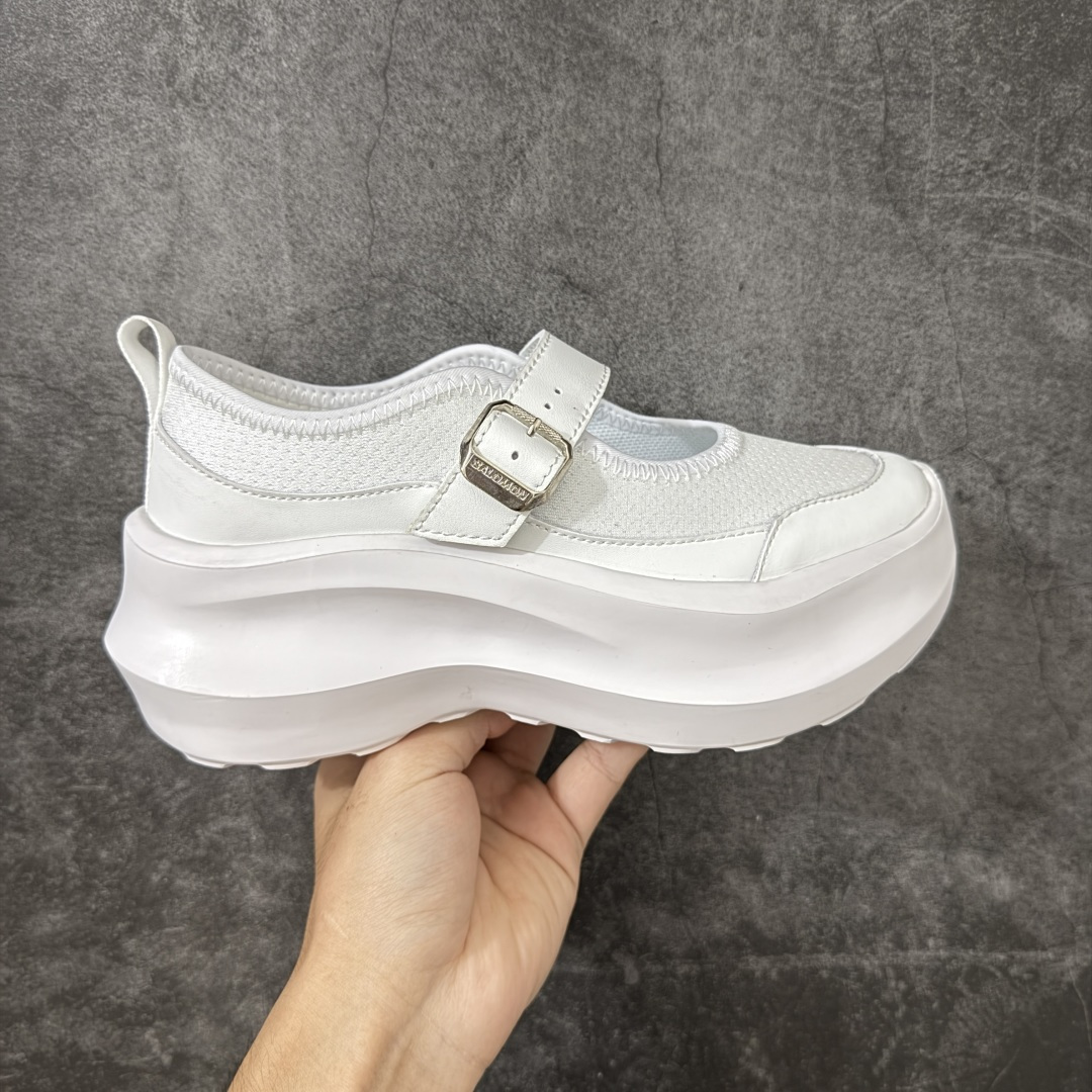 【公司级礼盒版】CDG x Salomon 萨洛蒙 联名款XT-6 系列 玛丽珍厚底 休闲 运动鞋 原版开发 独立私模 原材料打造 一比一原版细节 延续品牌设计基因，融合简约的设计和实用的技术性 联名鞋款依旧是黑白简约配色，鞋身上的品牌字样也体现出极简主义的设计风格 搭配Contagrip 橡胶厚底鞋底设计，重新演绎的鞋面部分则以Pulsar Advanced袜套式轮廓替换了之前抽绳鞋带 并饰有网眼、抗撕裂材质鞋面、防水胶条以及尼龙拉环等细节 面料： 原版定制进口科技面料 内里： 原版进口透气网里 大底： 原版开模超轻发泡材质 底厚： 6.5CM 尺码：35-40-选品中心