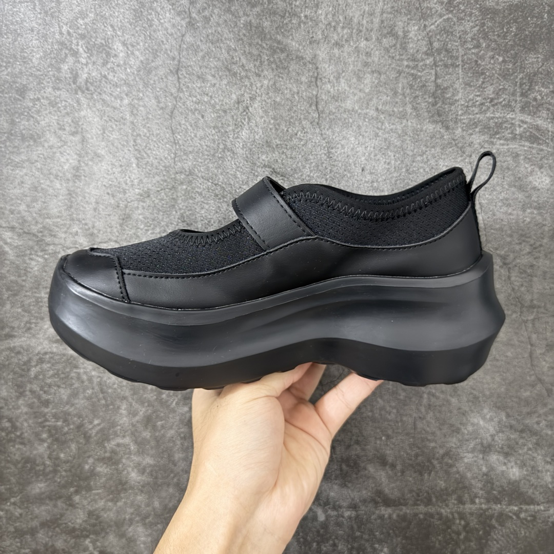 图片[2]-【公司级礼盒版】CDG x Salomon 萨洛蒙 联名款XT-6 系列 玛丽珍厚底 休闲 运动鞋 原版开发 独立私模 原材料打造 一比一原版细节 延续品牌设计基因，融合简约的设计和实用的技术性 联名鞋款依旧是黑白简约配色，鞋身上的品牌字样也体现出极简主义的设计风格 搭配Contagrip 橡胶厚底鞋底设计，重新演绎的鞋面部分则以Pulsar Advanced袜套式轮廓替换了之前抽绳鞋带 并饰有网眼、抗撕裂材质鞋面、防水胶条以及尼龙拉环等细节 面料： 原版定制进口科技面料 内里： 原版进口透气网里 大底： 原版开模超轻发泡材质 底厚： 6.5CM 尺码：35-40-选品中心