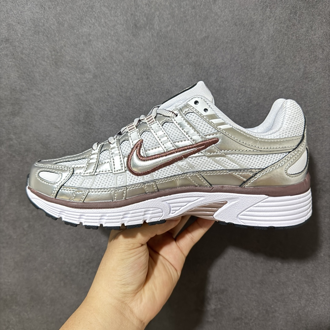 图片[2]-【公司级】Nike P-6000 复古休闲 耐克 低帮休闲城市通勤跑步鞋 采用透气网眼布搭配皮革和合成材质覆面 再现早期鞋款外观 活力配色打造时尚外观和运动美学 结合泡棉缓震配置 缔造非凡舒适的日常穿着体验 皮革织物与合成材质组合鞋面 打造舒适支撑效果 货号：BV1021-110 尺码：36 36.5 37.5 38 38.5 39 40 40.5 41 42 42.5 43 44 45 46-选品中心