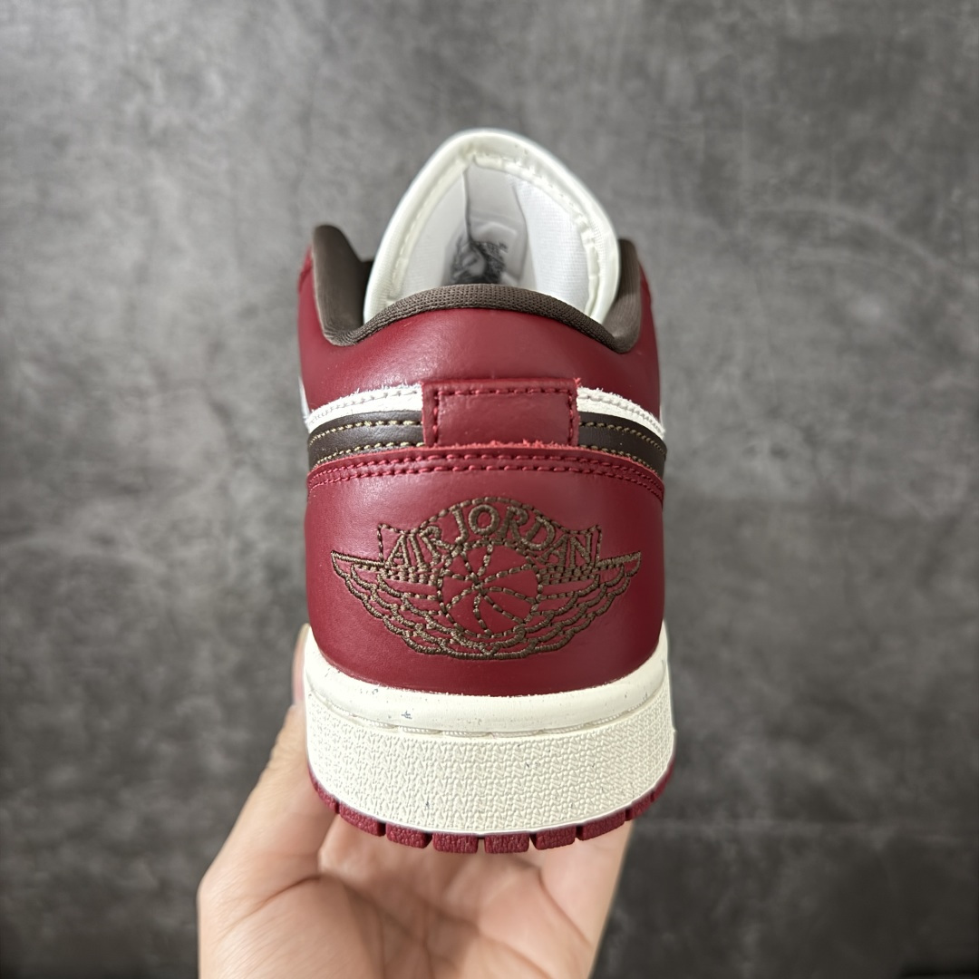 图片[4]-【DT纯原】Air Jordan Low AJ1 乔1白酒红 低帮文化休闲运动板鞋 IX5004-121  市面中低帮最具代表性版本没有之一 口碑大厂出品 品控大底版型不断改良更新 全套原纸板楦头开发 确保原汁原味 完美呈现版型 完美零毛边处理 原厂内置全掌气垫 价格定位良心 平台专用代工流水线出品 一眼公司既视感 拿到手的一瞬间就与众不同 碾压市面所有版本 全部原鞋开发 每一个配色都会采购原鞋确认细节 打破市面看图做货无好货之说 尺码：35.5-46-选品中心