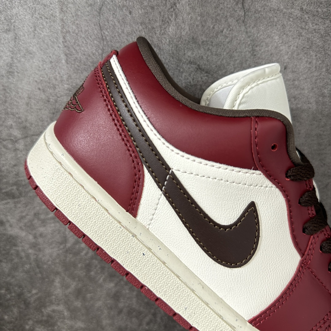 图片[7]-【DT纯原】Air Jordan Low AJ1 乔1白酒红 低帮文化休闲运动板鞋 IX5004-121  市面中低帮最具代表性版本没有之一 口碑大厂出品 品控大底版型不断改良更新 全套原纸板楦头开发 确保原汁原味 完美呈现版型 完美零毛边处理 原厂内置全掌气垫 价格定位良心 平台专用代工流水线出品 一眼公司既视感 拿到手的一瞬间就与众不同 碾压市面所有版本 全部原鞋开发 每一个配色都会采购原鞋确认细节 打破市面看图做货无好货之说 尺码：35.5-46-选品中心