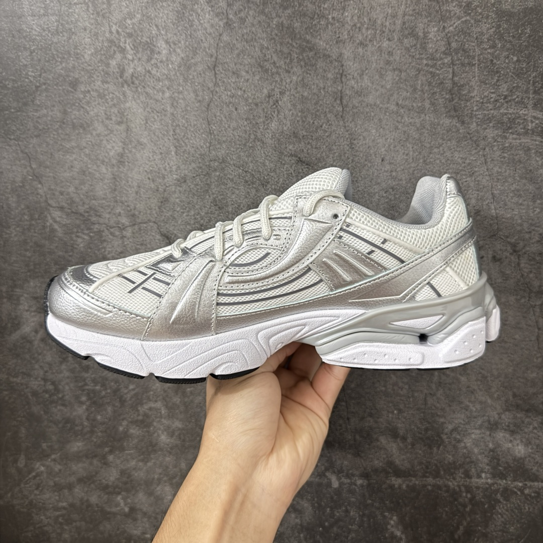 图片[2]-【外贸纯原】Under Armour 安德玛 Sola 复古千禧复古休闲慢跑系列老爹跑鞋 极简款” 一比一开发 大厂出品 全鞋细节到材料到包装大幅度提升改正 千禧年复古Y2K造型：复刻2000年代流线型跑鞋轮廓，金属银撞翠绿配色潮流辨识度高 双层缓震中底：轻量化发泡材质，日常走路、慢跑均可缓冲足底压力，久穿不累脚 透气网面结构：全鞋面网布通风散热，春夏穿着不闷脚 分段防滑外底：前掌耐磨橡胶强化日常磨损区域，弯折灵活适配走路步态 轻量复合支撑：金属银皮革仅做局部加固，不会造成鞋身笨重，兼顾颜值与实穿性 尺码：40 40.5 41 42 42.5 43 44 44.5 45 46 47-选品中心