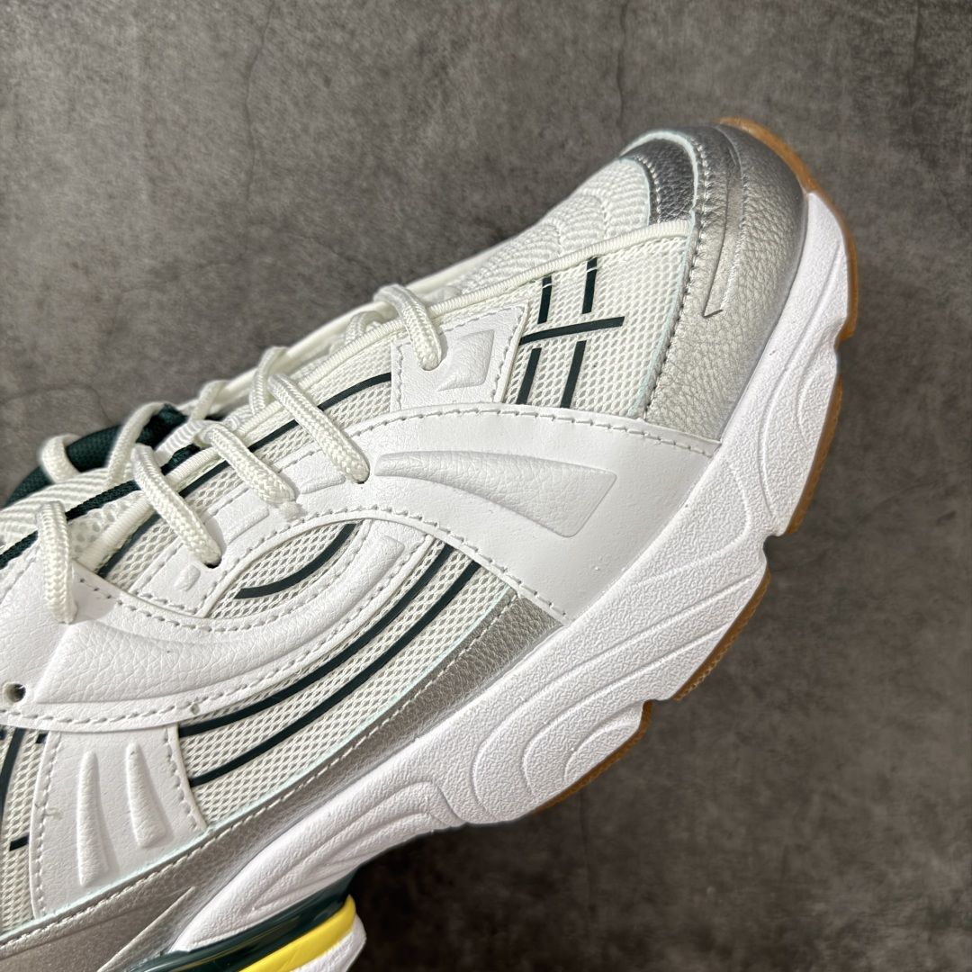 图片[6]-【外贸纯原】Under Armour 安德玛 Sola 复古千禧复古休闲慢跑系列老爹跑鞋 极简款” 一比一开发 大厂出品 全鞋细节到材料到包装大幅度提升改正 千禧年复古Y2K造型：复刻2000年代流线型跑鞋轮廓，金属银撞翠绿配色潮流辨识度高 双层缓震中底：轻量化发泡材质，日常走路、慢跑均可缓冲足底压力，久穿不累脚 透气网面结构：全鞋面网布通风散热，春夏穿着不闷脚 分段防滑外底：前掌耐磨橡胶强化日常磨损区域，弯折灵活适配走路步态 轻量复合支撑：金属银皮革仅做局部加固，不会造成鞋身笨重，兼顾颜值与实穿性 尺码：40 40.5 41 42 42.5 43 44 44.5 45 46 47.5-选品中心