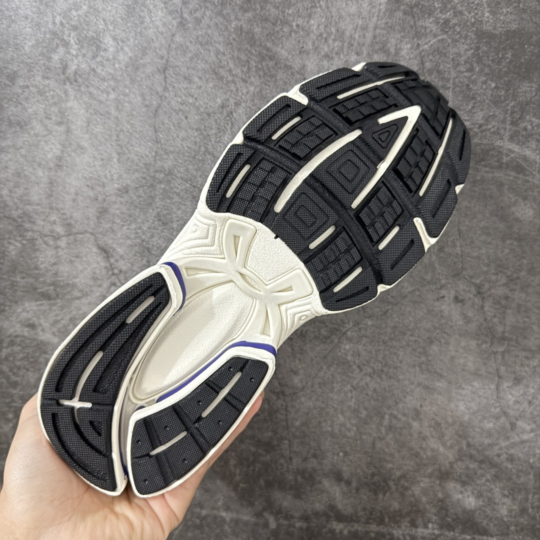 图片[9]-【外贸纯原】Under Armour 安德玛 Sola 复古千禧复古休闲慢跑系列老爹跑鞋 极简款” 一比一开发 大厂出品 全鞋细节到材料到包装大幅度提升改正 千禧年复古Y2K造型：复刻2000年代流线型跑鞋轮廓，金属银撞翠绿配色潮流辨识度高 双层缓震中底：轻量化发泡材质，日常走路、慢跑均可缓冲足底压力，久穿不累脚 透气网面结构：全鞋面网布通风散热，春夏穿着不闷脚 分段防滑外底：前掌耐磨橡胶强化日常磨损区域，弯折灵活适配走路步态 轻量复合支撑：金属银皮革仅做局部加固，不会造成鞋身笨重，兼顾颜值与实穿性 尺码：40 40.5 41 42 42.5 43 44 44.5 45 46 47.5-选品中心