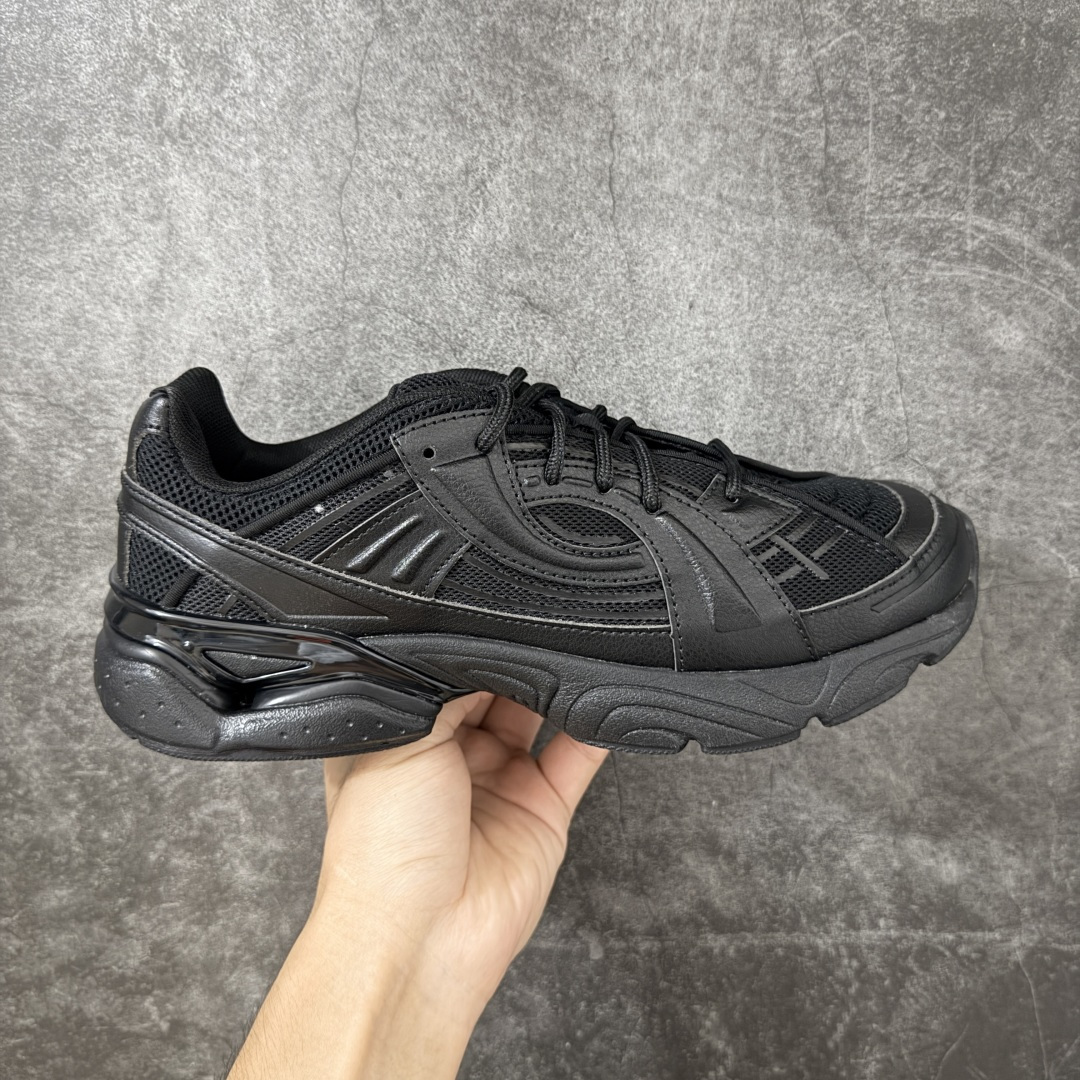 【外贸纯原】Under Armour 安德玛 Sola 复古千禧复古休闲慢跑系列老爹跑鞋 极简款” 一比一开发 大厂出品 全鞋细节到材料到包装大幅度提升改正 千禧年复古Y2K造型：复刻2000年代流线型跑鞋轮廓，金属银撞翠绿配色潮流辨识度高 双层缓震中底：轻量化发泡材质，日常走路、慢跑均可缓冲足底压力，久穿不累脚 透气网面结构：全鞋面网布通风散热，春夏穿着不闷脚 分段防滑外底：前掌耐磨橡胶强化日常磨损区域，弯折灵活适配走路步态 轻量复合支撑：金属银皮革仅做局部加固，不会造成鞋身笨重，兼顾颜值与实穿性 尺码：40 40.5 41 42 42.5 43 44 44.5 45 46 47.5-选品中心