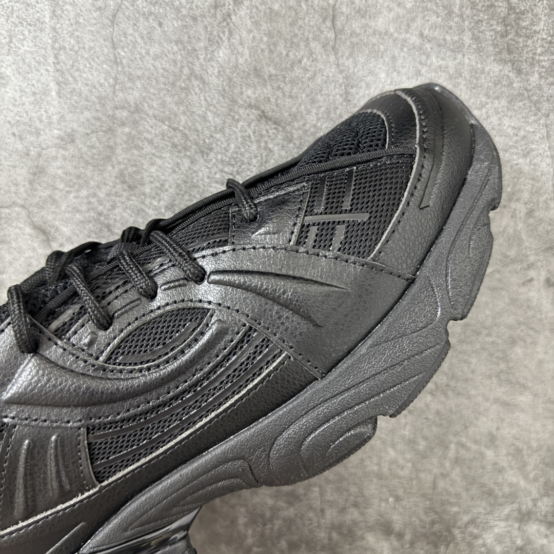 图片[6]-【外贸纯原】Under Armour 安德玛 Sola 复古千禧复古休闲慢跑系列老爹跑鞋 极简款” 一比一开发 大厂出品 全鞋细节到材料到包装大幅度提升改正 千禧年复古Y2K造型：复刻2000年代流线型跑鞋轮廓，金属银撞翠绿配色潮流辨识度高 双层缓震中底：轻量化发泡材质，日常走路、慢跑均可缓冲足底压力，久穿不累脚 透气网面结构：全鞋面网布通风散热，春夏穿着不闷脚 分段防滑外底：前掌耐磨橡胶强化日常磨损区域，弯折灵活适配走路步态 轻量复合支撑：金属银皮革仅做局部加固，不会造成鞋身笨重，兼顾颜值与实穿性 尺码：40 40.5 41 42 42.5 43 44 44.5 45 46 47.5-选品中心