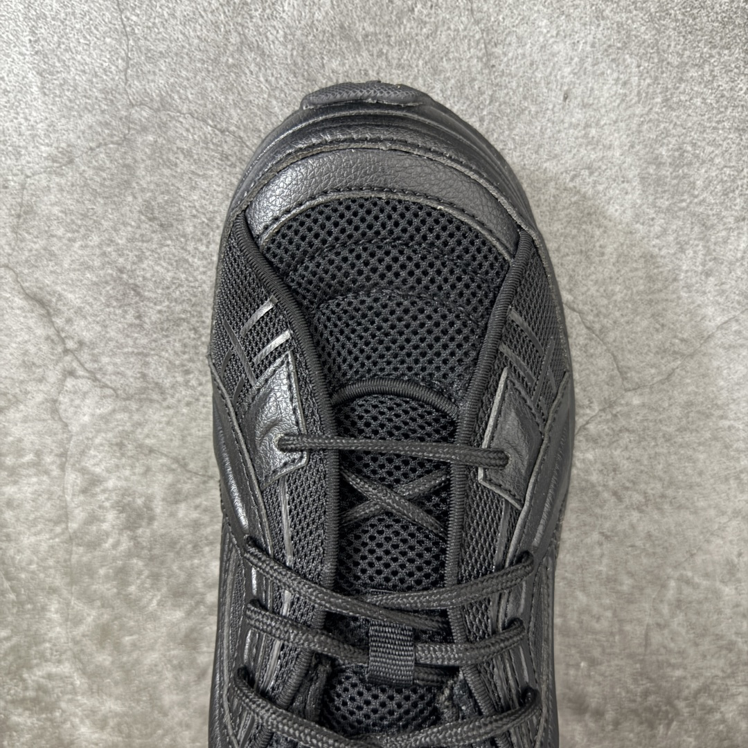 图片[5]-【外贸纯原】Under Armour 安德玛 Sola 复古千禧复古休闲慢跑系列老爹跑鞋 极简款” 一比一开发 大厂出品 全鞋细节到材料到包装大幅度提升改正 千禧年复古Y2K造型：复刻2000年代流线型跑鞋轮廓，金属银撞翠绿配色潮流辨识度高 双层缓震中底：轻量化发泡材质，日常走路、慢跑均可缓冲足底压力，久穿不累脚 透气网面结构：全鞋面网布通风散热，春夏穿着不闷脚 分段防滑外底：前掌耐磨橡胶强化日常磨损区域，弯折灵活适配走路步态 轻量复合支撑：金属银皮革仅做局部加固，不会造成鞋身笨重，兼顾颜值与实穿性 尺码：40 40.5 41 42 42.5 43 44 44.5 45 46 47.5-选品中心