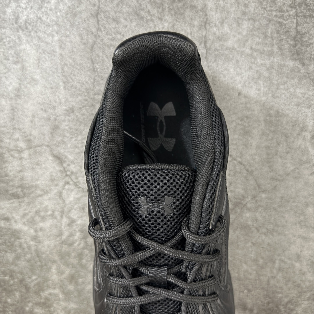 图片[8]-【外贸纯原】Under Armour 安德玛 Sola 复古千禧复古休闲慢跑系列老爹跑鞋 极简款” 一比一开发 大厂出品 全鞋细节到材料到包装大幅度提升改正 千禧年复古Y2K造型：复刻2000年代流线型跑鞋轮廓，金属银撞翠绿配色潮流辨识度高 双层缓震中底：轻量化发泡材质，日常走路、慢跑均可缓冲足底压力，久穿不累脚 透气网面结构：全鞋面网布通风散热，春夏穿着不闷脚 分段防滑外底：前掌耐磨橡胶强化日常磨损区域，弯折灵活适配走路步态 轻量复合支撑：金属银皮革仅做局部加固，不会造成鞋身笨重，兼顾颜值与实穿性 尺码：40 40.5 41 42 42.5 43 44 44.5 45 46 47.5-选品中心