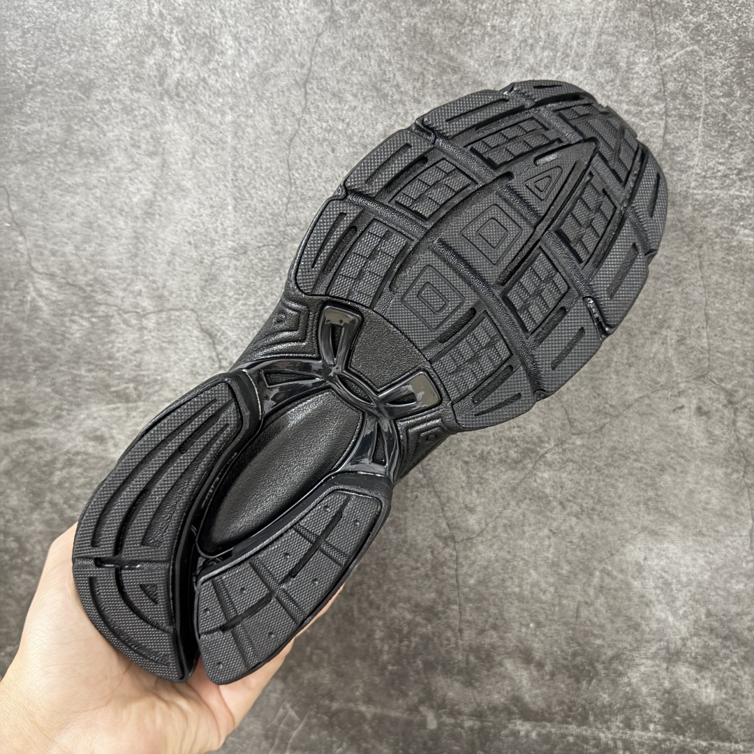 图片[9]-【外贸纯原】Under Armour 安德玛 Sola 复古千禧复古休闲慢跑系列老爹跑鞋 极简款” 一比一开发 大厂出品 全鞋细节到材料到包装大幅度提升改正 千禧年复古Y2K造型：复刻2000年代流线型跑鞋轮廓，金属银撞翠绿配色潮流辨识度高 双层缓震中底：轻量化发泡材质，日常走路、慢跑均可缓冲足底压力，久穿不累脚 透气网面结构：全鞋面网布通风散热，春夏穿着不闷脚 分段防滑外底：前掌耐磨橡胶强化日常磨损区域，弯折灵活适配走路步态 轻量复合支撑：金属银皮革仅做局部加固，不会造成鞋身笨重，兼顾颜值与实穿性 尺码：40 40.5 41 42 42.5 43 44 44.5 45 46 47.5-选品中心