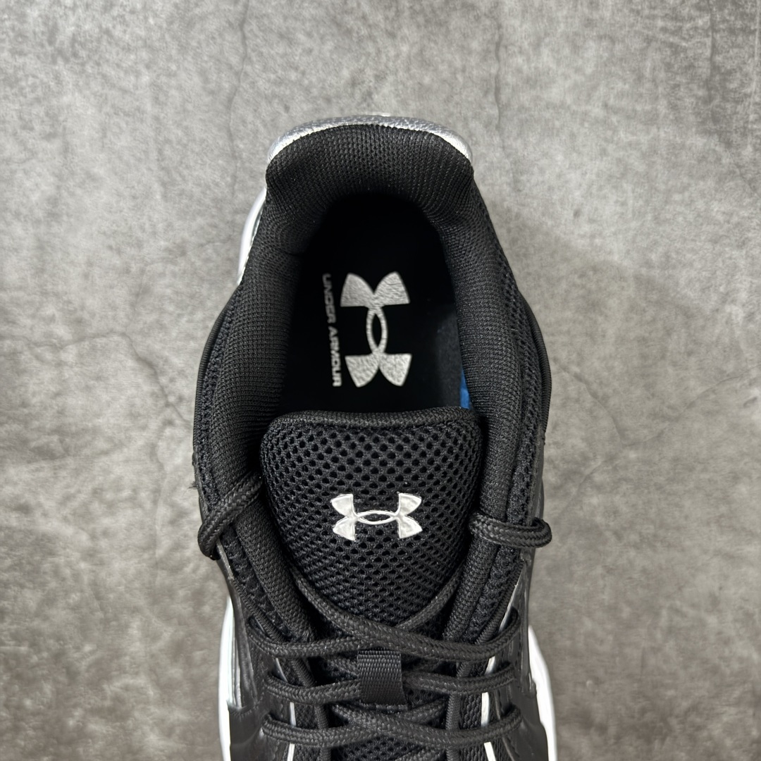 图片[8]-【外贸纯原】Under Armour 安德玛 Sola 复古千禧复古休闲慢跑系列老爹跑鞋 极简款” 一比一开发 大厂出品 全鞋细节到材料到包装大幅度提升改正 千禧年复古Y2K造型：复刻2000年代流线型跑鞋轮廓，金属银撞翠绿配色潮流辨识度高 双层缓震中底：轻量化发泡材质，日常走路、慢跑均可缓冲足底压力，久穿不累脚 透气网面结构：全鞋面网布通风散热，春夏穿着不闷脚 分段防滑外底：前掌耐磨橡胶强化日常磨损区域，弯折灵活适配走路步态 轻量复合支撑：金属银皮革仅做局部加固，不会造成鞋身笨重，兼顾颜值与实穿性 尺码：40 40.5 41 42 42.5 43 44 44.5 45 46 47.5-选品中心