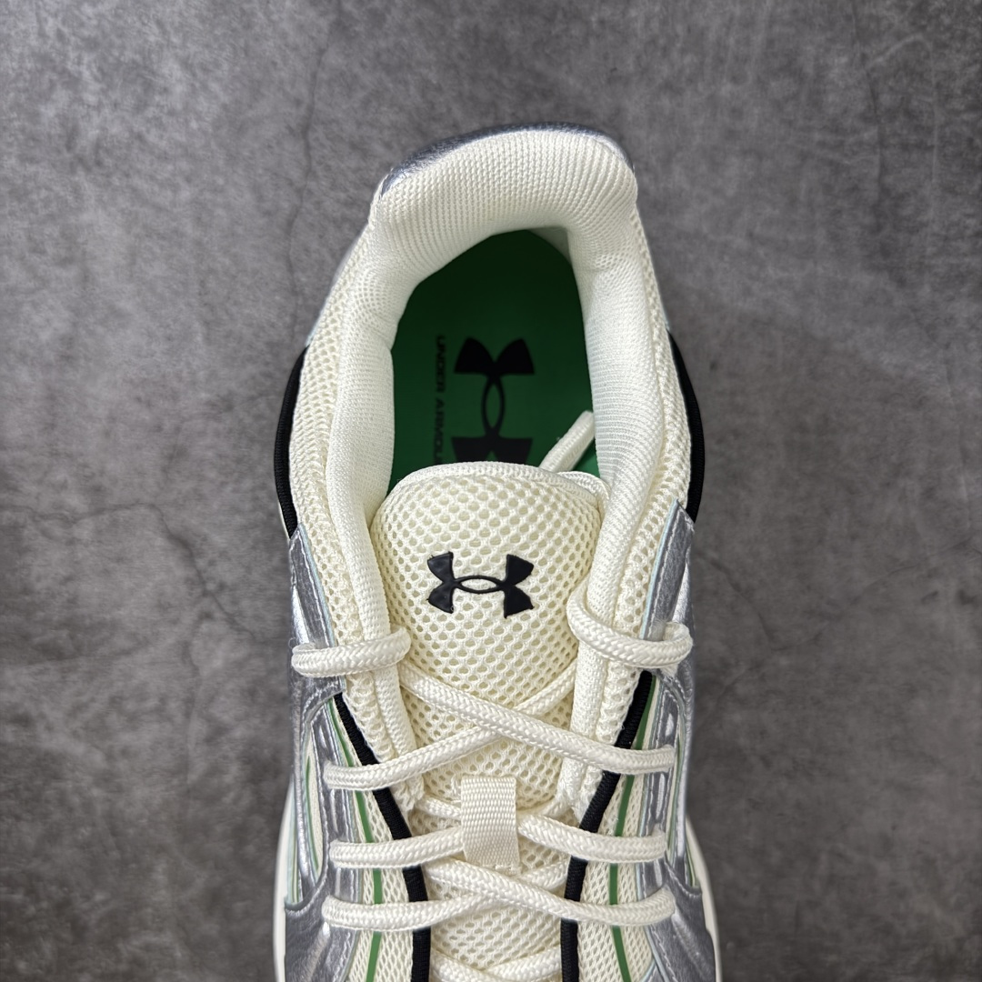 图片[8]-【外贸纯原】Under Armour 安德玛 Sola 复古千禧复古休闲慢跑系列老爹跑鞋 极简款” 一比一开发 大厂出品 全鞋细节到材料到包装大幅度提升改正 千禧年复古Y2K造型：复刻2000年代流线型跑鞋轮廓，金属银撞翠绿配色潮流辨识度高 双层缓震中底：轻量化发泡材质，日常走路、慢跑均可缓冲足底压力，久穿不累脚 透气网面结构：全鞋面网布通风散热，春夏穿着不闷脚 分段防滑外底：前掌耐磨橡胶强化日常磨损区域，弯折灵活适配走路步态 轻量复合支撑：金属银皮革仅做局部加固，不会造成鞋身笨重，兼顾颜值与实穿性 尺码：40 40.5 41 42 42.5 43 44 44.5 45 46 47.5-选品中心
