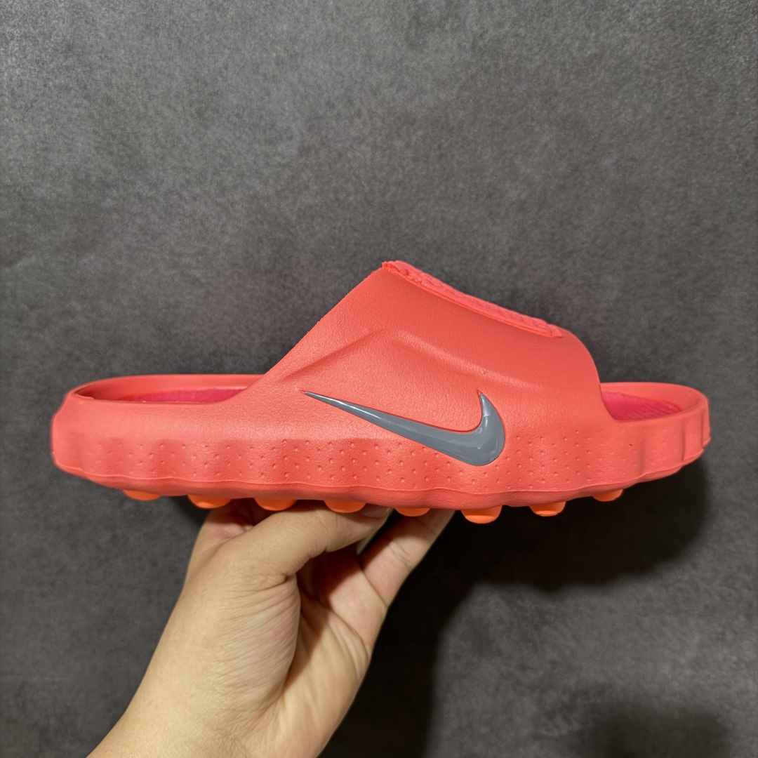【公司级】Nike Mind Recovery Slide 耐克 舒适柔软包头拖鞋 黑科技产物 作为耐克首款结合神经科学研发的鞋款 它最大的设计在于鞋底 鞋底嵌有22个独立泡棉节点 上脚后能有效刺激足底触觉 搭配吸睛的外观 适合在运动后松时穿着 带来独特体验 货号: HQ4307-600 尺码:37-45没半码-选品中心