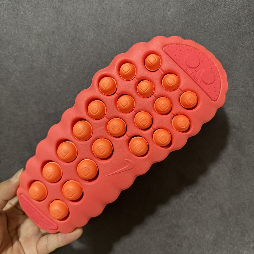 图片[9]-【公司级】Nike Mind Recovery Slide 耐克 舒适柔软包头拖鞋 黑科技产物 作为耐克首款结合神经科学研发的鞋款 它最大的设计在于鞋底 鞋底嵌有22个独立泡棉节点 上脚后能有效刺激足底触觉 搭配吸睛的外观 适合在运动后松时穿着 带来独特体验 货号： HQ4307-600 尺码：37-45没半码-选品中心