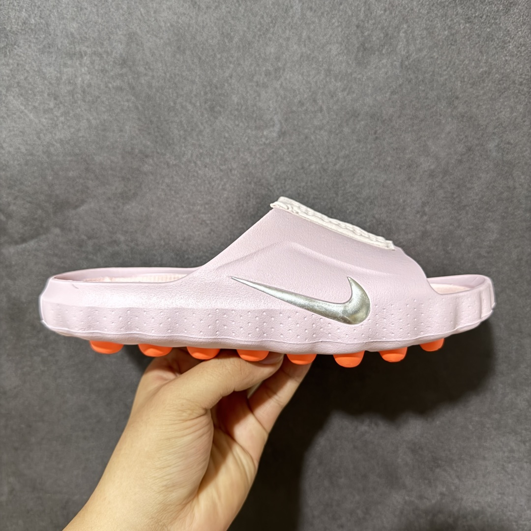 【公司级】Nike Mind Recovery Slide 耐克 舒适柔软包头拖鞋 黑科技产物 作为耐克首款结合神经科学研发的鞋款 它最大的设计在于鞋底 鞋底嵌有22个独立泡棉节点 上脚后能有效刺激足底触觉 搭配吸睛的外观 适合在运动后松时穿着 带来独特体验 货号: HQ4307-610 尺码:37-41没半码-选品中心