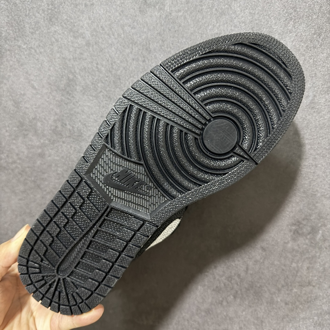 图片[9]-【公司级】暗夜满钻 奢华出圈 AIR JORDAN 1，整鞋满铺精致闪钻面料，暗光下自带细腻光泽，哑光Swoosh勾简约大气，搭配轻奢R标金属挂饰提升格调，低帮版型贴合脚踝不压脚，柔软中底缓震舒适，全黑橡胶外底防滑耐磨，日常穿搭、聚会出行都能凸显独特气场，男女同款不挑身形，低调奢华质感拉满，吸睛程度远超普通板鞋， 货号：DC0774-101 尺码：36 36.5 37.5 38 38.5 39 40 40.5 41 42 42.5 43 44 45-选品中心