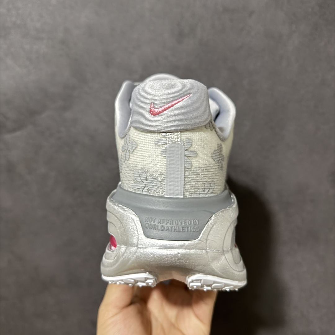图片[4]-【公司级】Nike VOMERO PREMIUM 耐克 舒适减震防滑 低帮跑步鞋 全掌ReactX泡绵中底 前掌和后跟还配备了Air Zoom气垫单元 据说跑起来更快更舒适哦 这次最大的升级点 首次引入了ReactX泡绵 货号： IQ0028-001 尺码： 36 36.5 37.5 38 38.5 39 40 40.5 41 42 42.5 43 44 45 46 47.5-选品中心