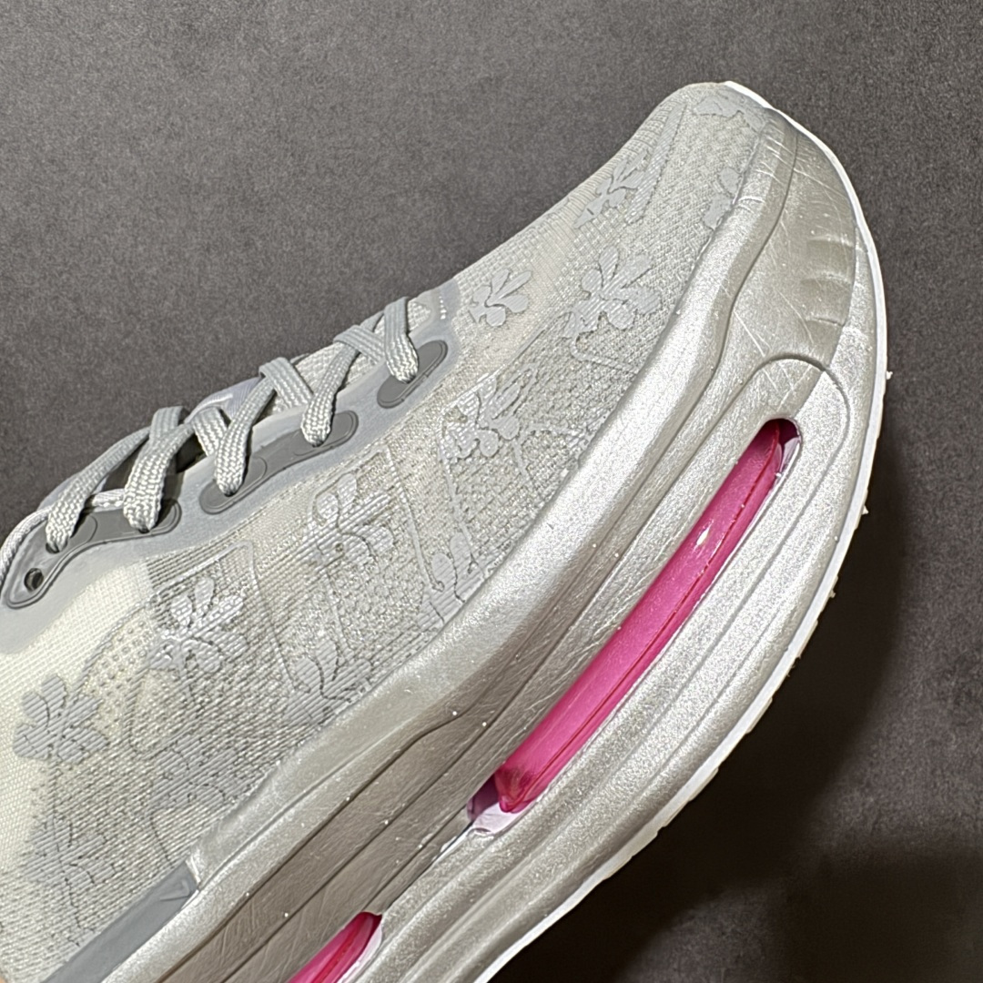 图片[8]-【公司级】Nike VOMERO PREMIUM 耐克 舒适减震防滑 低帮跑步鞋 全掌ReactX泡绵中底 前掌和后跟还配备了Air Zoom气垫单元 据说跑起来更快更舒适哦 这次最大的升级点 首次引入了ReactX泡绵 货号： IQ0028-001 尺码： 36 36.5 37.5 38 38.5 39 40 40.5 41 42 42.5 43 44 45 46 47.5-选品中心