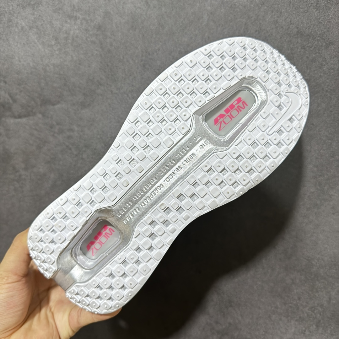 图片[9]-【公司级】Nike VOMERO PREMIUM 耐克 舒适减震防滑 低帮跑步鞋 全掌ReactX泡绵中底 前掌和后跟还配备了Air Zoom气垫单元 据说跑起来更快更舒适哦 这次最大的升级点 首次引入了ReactX泡绵 货号： IQ0028-001 尺码： 36 36.5 37.5 38 38.5 39 40 40.5 41 42 42.5 43 44 45 46 47.5-选品中心