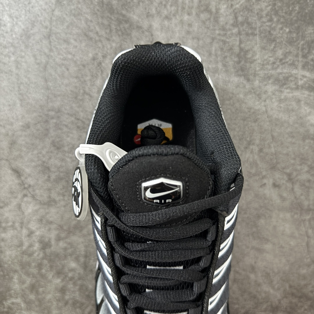 图片[8]-【TK纯原版】Nike Air Max Plus TN气垫系列跑鞋 DM0032-003 全新一比一高端版本 真正的市场T1品质 更多配色陆续出货 真正的用心研发 一点一点抠出来的 品质 品控细节 随便闭眼对比市场任何版本 全套原纸板楦头开发 完美呈现版型 工艺流程均与原鞋保持一致 Turned Air 中底缓震技术 鞋面弧度与大底弧度一致 鞋头正确TPU材质 鞋面高频TPU材质1.0厚度 原鞋一致层次感 超越公司货的品控标准 多道QC质检 货号： 尺码：36 36.5 37.5 38 38.5 39 40 40.5 41 42 42.5 43 44 44.5 45 46-选品中心
