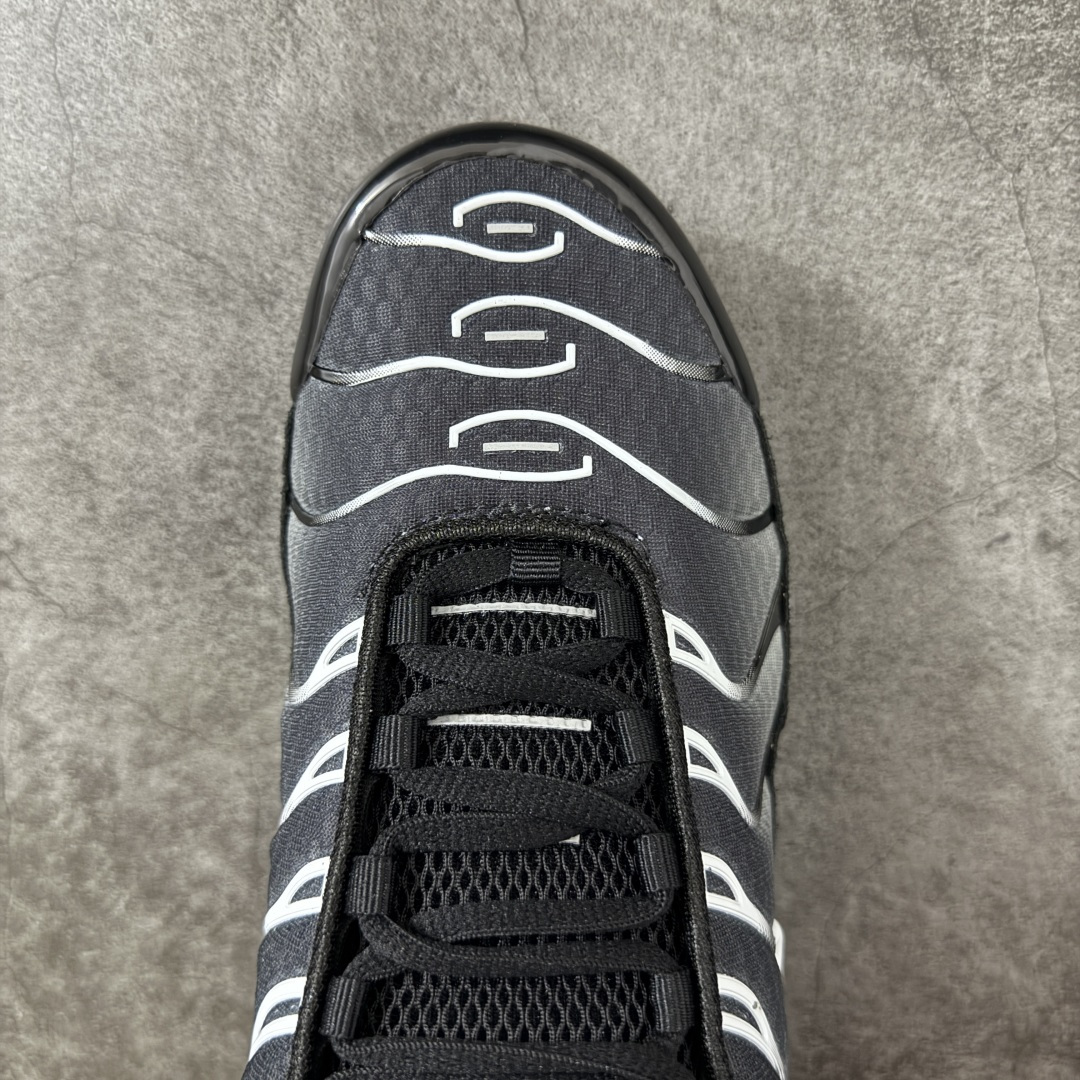 图片[5]-【TK纯原版】Nike Air Max Plus TN气垫系列跑鞋 DM0032-003 全新一比一高端版本 真正的市场T1品质 更多配色陆续出货 真正的用心研发 一点一点抠出来的 品质 品控细节 随便闭眼对比市场任何版本 全套原纸板楦头开发 完美呈现版型 工艺流程均与原鞋保持一致 Turned Air 中底缓震技术 鞋面弧度与大底弧度一致 鞋头正确TPU材质 鞋面高频TPU材质1.0厚度 原鞋一致层次感 超越公司货的品控标准 多道QC质检 货号： 尺码：36 36.5 37.5 38 38.5 39 40 40.5 41 42 42.5 43 44 44.5 45 46-选品中心
