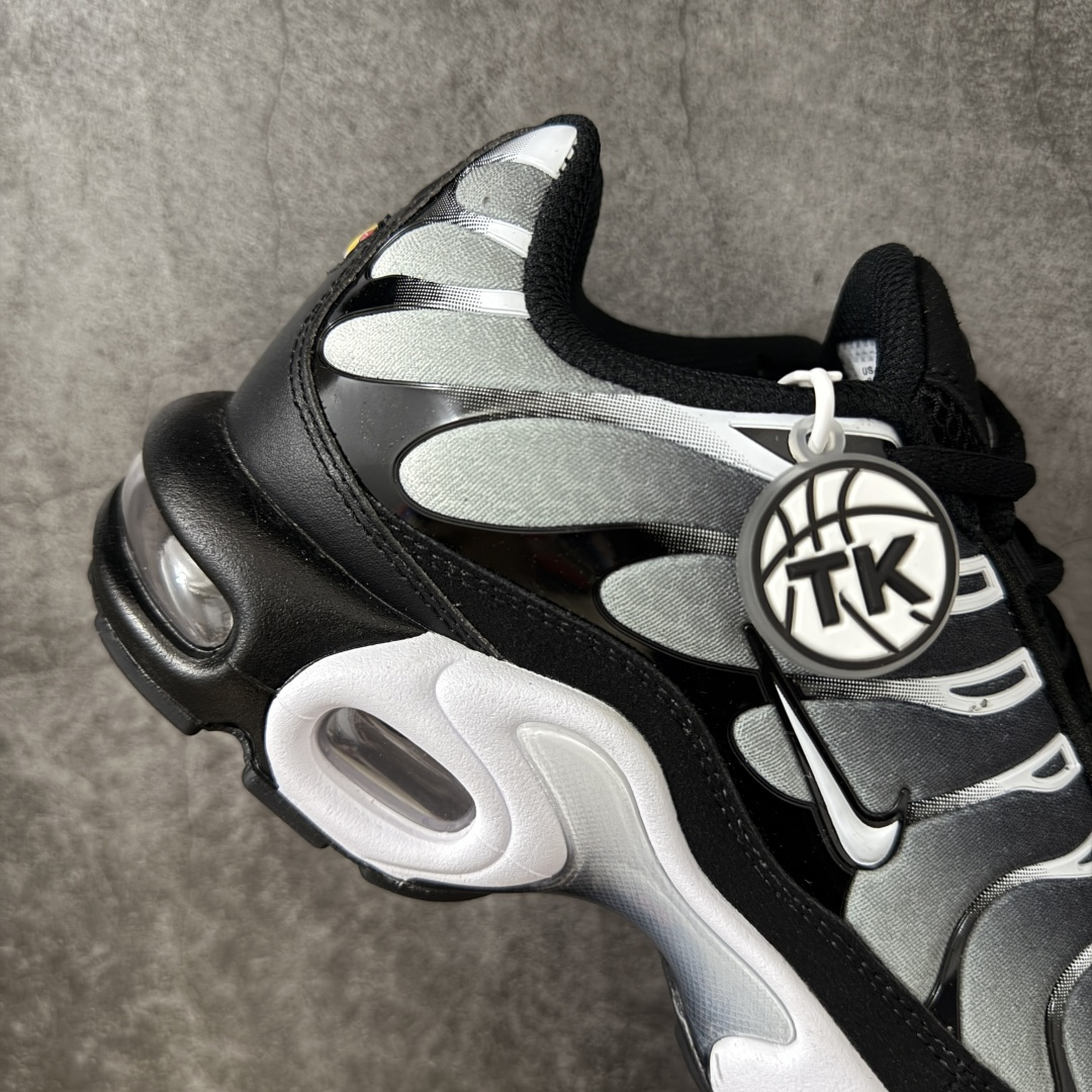 图片[7]-【TK纯原版】Nike Air Max Plus TN气垫系列跑鞋 DM0032-003 全新一比一高端版本 真正的市场T1品质 更多配色陆续出货 真正的用心研发 一点一点抠出来的 品质 品控细节 随便闭眼对比市场任何版本 全套原纸板楦头开发 完美呈现版型 工艺流程均与原鞋保持一致 Turned Air 中底缓震技术 鞋面弧度与大底弧度一致 鞋头正确TPU材质 鞋面高频TPU材质1.0厚度 原鞋一致层次感 超越公司货的品控标准 多道QC质检 货号： 尺码：36 36.5 37.5 38 38.5 39 40 40.5 41 42 42.5 43 44 44.5 45 46-选品中心