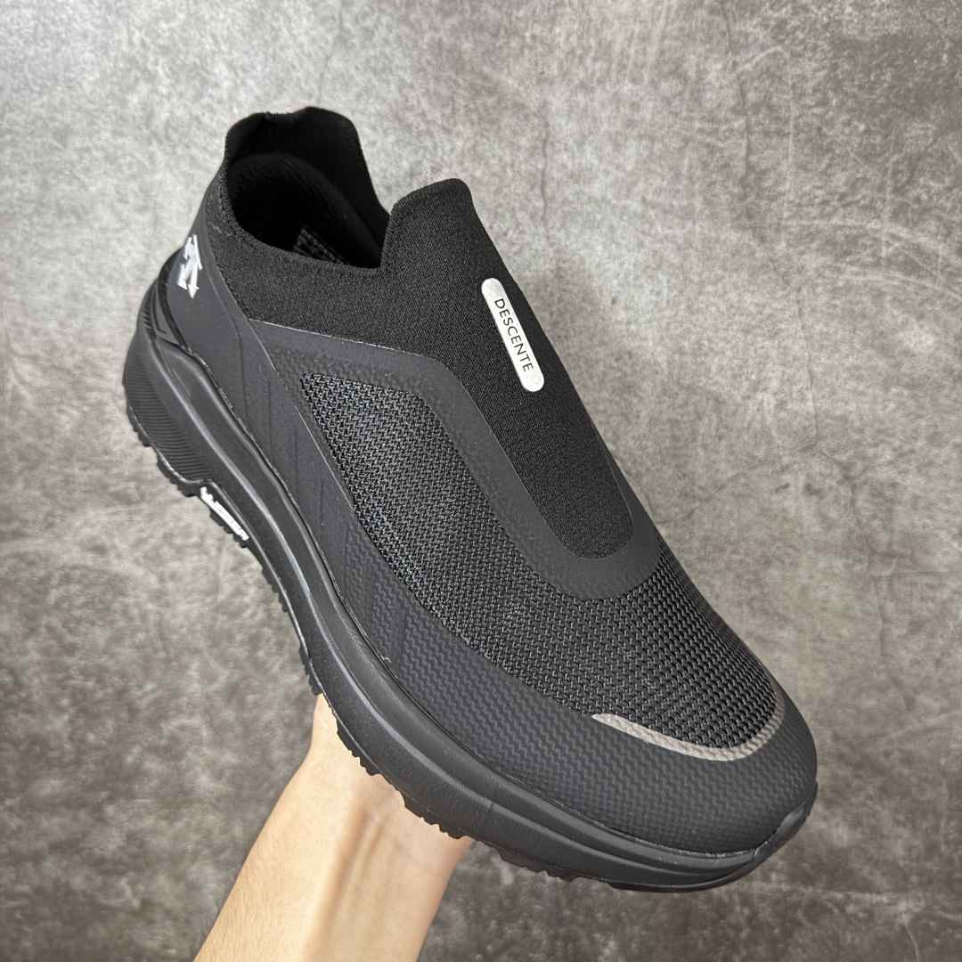 图片[3]-【公司级】迪桑特DESCENTE PRIMER SLIP ON 都市通勤 低帮休闲鞋 鞋面采用KPU材质 耐用的同时提升防护性与整体质感 厚中底兼具缓震与轻质特性 带来舒适脚感的同时实现适度增高 米其林外底增强抓地力 应对冬季复杂路况 贴合脚型 轻松搭配不同穿搭风格 平衡实用功能与穿搭需求 适配日常通勤场景 货号：D6231DSN36 尺码： 36 36.5 37 38 38.5 39 40 40.5 41 42 42.5 43 44 45-选品中心