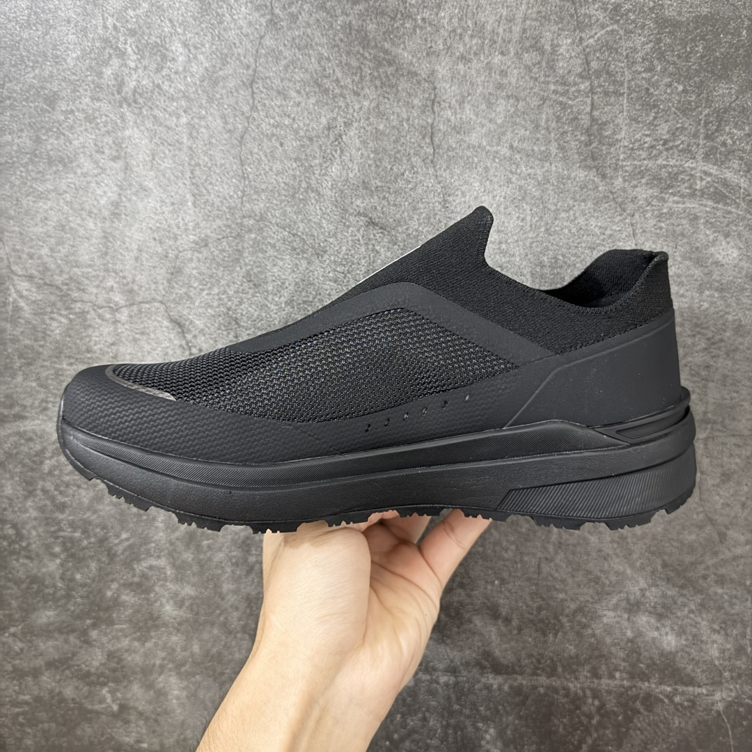 图片[2]-【公司级】迪桑特DESCENTE PRIMER SLIP ON 都市通勤 低帮休闲鞋 鞋面采用KPU材质 耐用的同时提升防护性与整体质感 厚中底兼具缓震与轻质特性 带来舒适脚感的同时实现适度增高 米其林外底增强抓地力 应对冬季复杂路况 贴合脚型 轻松搭配不同穿搭风格 平衡实用功能与穿搭需求 适配日常通勤场景 货号：D6231DSN36 尺码： 36 36.5 37 38 38.5 39 40 40.5 41 42 42.5 43 44 45-选品中心