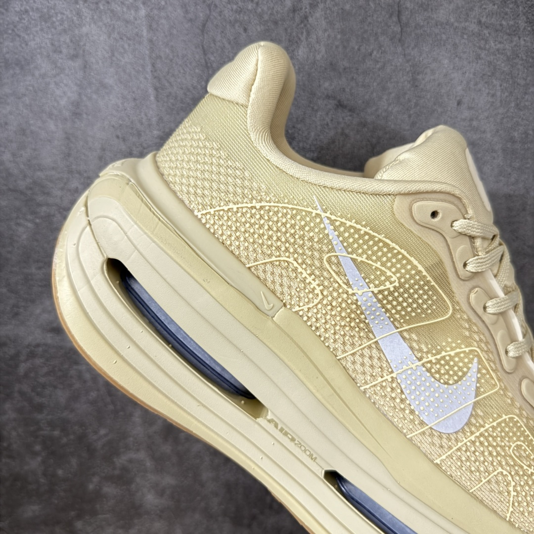 图片[7]-【公司级】Nike VOMERO PREMIUM 耐克 舒适减震防滑 低帮跑步鞋 全掌ReactX泡绵中底 前掌和后跟还配备了Air Zoom气垫单元 据说跑起来更快更舒适哦 这次最大的升级点 首次引入了ReactX泡绵 货号：IM8334-200 尺码：36 36.5 37.5 38 38.5 39 40 40.5 41 42 42.5 43 44 45 46-选品中心