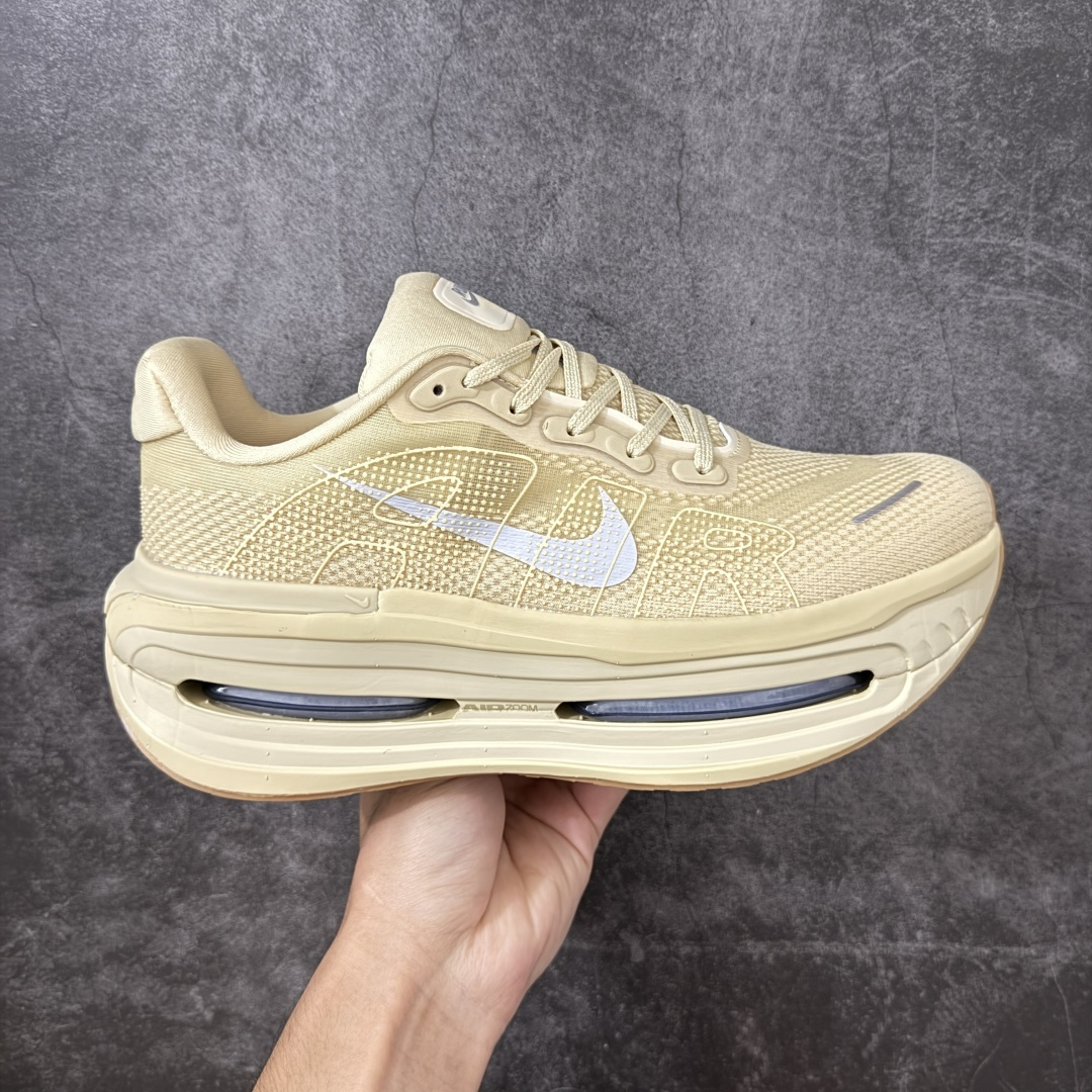 【公司级】Nike VOMERO PREMIUM 耐克 舒适减震防滑 低帮跑步鞋 全掌ReactX泡绵中底 前掌和后跟还配备了Air Zoom气垫单元 据说跑起来更快更舒适哦 这次最大的升级点 首次引入了ReactX泡绵 货号:IM8334-200 尺码:36 36.5 37.5 38 38.5 39 40 40.5 41 42 42.5 43 44 45 46-选品中心