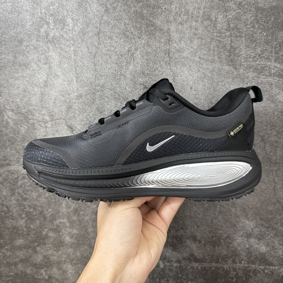 图片[2]-【纯原组合底】Nike VOMERO 18 GTX 耐克 舒适减震防滑 低帮跑步鞋 正确组合大底 正确真正gtx防水鞋面 全掌ReactX泡绵中底 前掌和后跟还配备了Air Zoom气垫单元 据说跑起来更快更舒适哦 这次最大的升级点 首次引入了ReactX泡绵 货号：HQE98-629 尺码：35.5 36 36.5 37.5 38 38.5 39 40 40.5 41 42 42.5 43 44 45 编码：WEB240250-选品中心