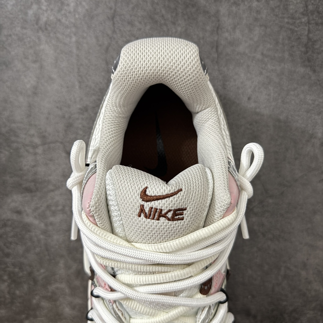 图片[8]-【手绘定制版】Nike V5 RNR 手工绘制恶作剧涂鸦 复古做旧 解构绑带 舒适百搭防滑耐磨 低帮跑步鞋 此款为人工手绘定制图案 原版基于Nike RNR 修改款 加以创意定制 完美品质做工 个性十足 原厂原档案数据开发 原盒包装 舒适有型适合日常穿着 该鞋款延续千禧年经典设计搭载泡绵中底厚实而轻盈 匠心细节巧搭立体耐克勾标志焕新演绎复古跑鞋 货号：HQ7901-102 尺码：36-45带半码-选品中心