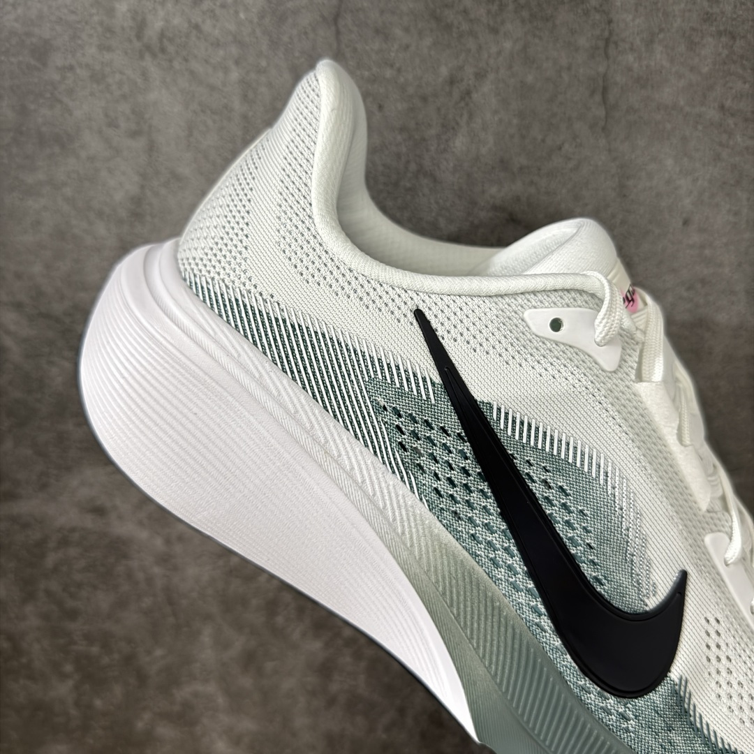 图片[7]-【XE纯原】Nike Air Zoom Pegasus 42 登月42代超级飞马系列马拉松跑步鞋 平台专供 充正品质 之前未流通市场版本 内里嵌入定型海绵 中底搭载前Zoom+全掌React配置 全部原鞋开发打造 所有细节全部同步原版 全新一代拥有 Zoom Air 一如既往的稳定感和流畅感 鞋面采用工程网眼设计 为特定高热区域营造出色透气性 进一步增加鞋面的穿孔数量 让足部能够快速散热 中足搭配 Flywire 飞线 在高速运动时营造舒适稳定的贴合感 内置Zoon气垫加持 动力十足！ 货号：IB1873-110 尺码：39-48.5-选品中心