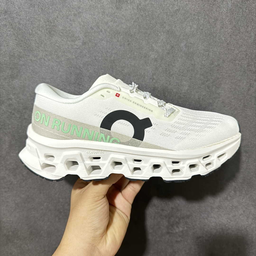 【公司级】On昂跑 Cloudmonster 小怪兽3 舒适防滑耐磨 休闲运动跑鞋 该款 Cloudmonster 的与众不同的全新“趣怪”风格，显而易见！延续怪兽级性能依旧搭载了大体积的 Cloud Tec 鞋底科技的性能更明显的摇椅圆弧轮廓让步代轻松发挥迈进地淋漓尽致，带来更强的回弹感！更好地推进你向前的每一步，尽享舒适度，由再生材质打造的柔软鞋垫和鞋面确保出色的透气性，将舒适度提升至新高，为你跑完轻松的5公里或费力的20公里提供理想助力，怪兽般的外形和妙趣的畅跑背后是强大的性能表现！ 货号：3MG10056896 尺码：36-45带半码-选品中心