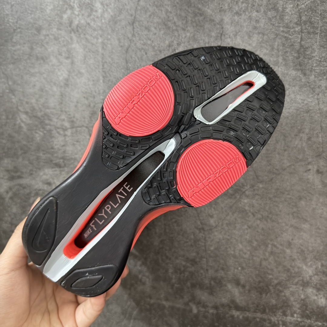图片[9]-【碳科技纯原】Nk Zoom AlphaFly Next% 4 阿尔法飞行4代 2025年全新超级马拉松全掌碳板跑鞋 IR1996-001  市场顶级版本 跑鞋第一梯队 专业跑鞋‼️ 原标原盒 全掌真碳版 真Zoom X气垫 配件齐 有配正确配套防尘布袋 真材实料 假一赔十‼️ 正确大底刷漆（鞋底部分黑色刷漆有裂纹） 鞋款搭载两个Airzoom缓震配置，全掌型碳纤维板，缔造出色推进感；中底ZoomX 泡绵从后跟延伸至鞋头，超强回弹性 💪🏻 空气动力学造型则依然保留。前掌采用镂空设计，让鞋底的碳板配置得以可视化 造型更具未来感。   尺码：36 36.5 37.5 38 38.5 39 40 40.5 41 42 42.5 43 44 44.5 45-选品中心