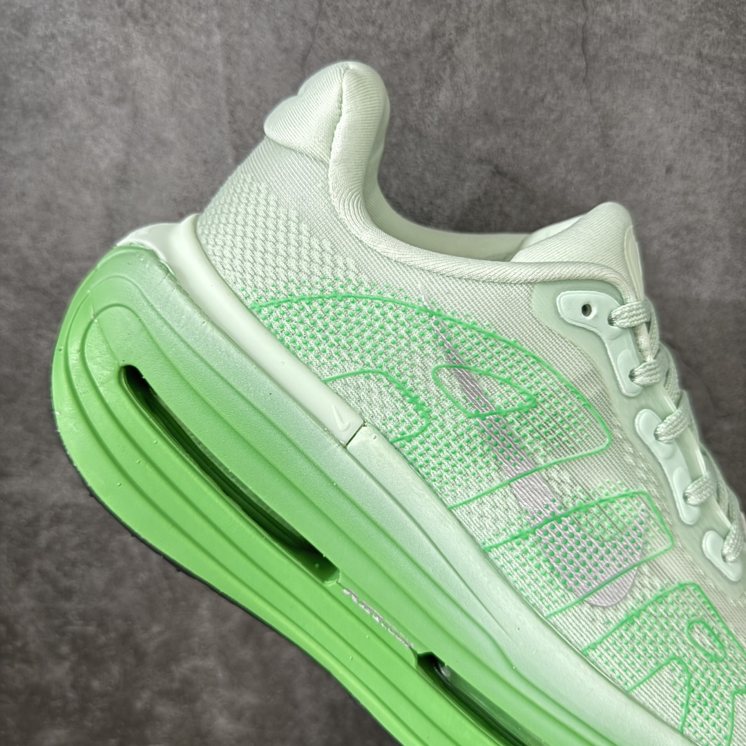 图片[7]-【公司级】Nike VOMERO PREMIUM 耐克 舒适减震防滑 低帮跑步鞋 全掌ReactX泡绵中底 前掌和后跟还配备了Air Zoom气垫单元 据说跑起来更快更舒适哦 这次最大的升级点 首次引入了ReactX泡绵 货号：HM5973-302 尺码：36 36.5 37.5 38 38.5 39 40 40.5 41 42 42.5 43 44 45 46-选品中心