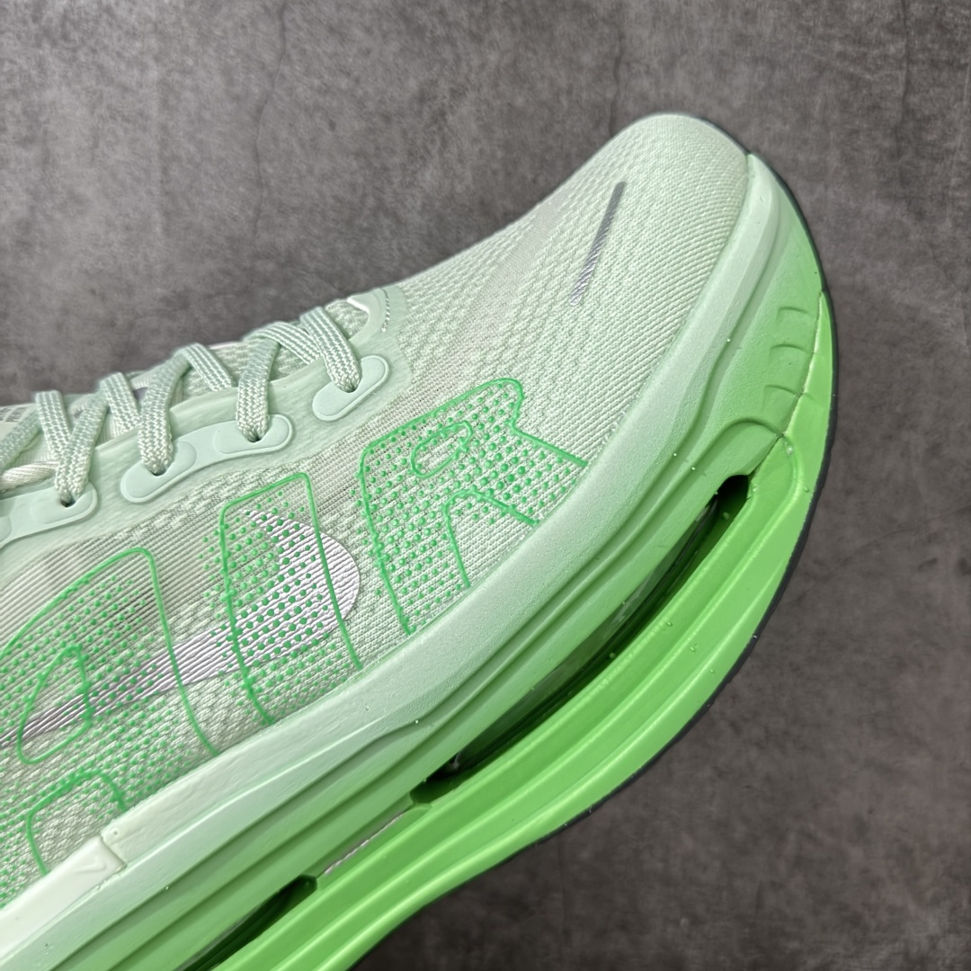 图片[6]-【公司级】Nike VOMERO PREMIUM 耐克 舒适减震防滑 低帮跑步鞋 全掌ReactX泡绵中底 前掌和后跟还配备了Air Zoom气垫单元 据说跑起来更快更舒适哦 这次最大的升级点 首次引入了ReactX泡绵 货号：HM5973-302 尺码：36 36.5 37.5 38 38.5 39 40 40.5 41 42 42.5 43 44 45 46-选品中心