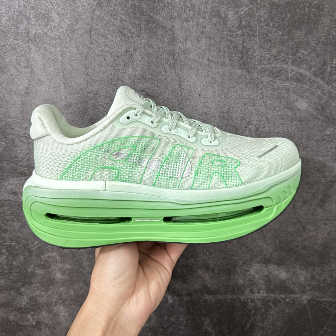 【公司级】Nike VOMERO PREMIUM 耐克 舒适减震防滑 低帮跑步鞋 全掌ReactX泡绵中底 前掌和后跟还配备了Air Zoom气垫单元 据说跑起来更快更舒适哦 这次最大的升级点 首次引入了ReactX泡绵 货号:HM5973-302 尺码:36 36.5 37.5 38 38.5 39 40 40.5 41 42 42.5 43 44 45 46-选品中心
