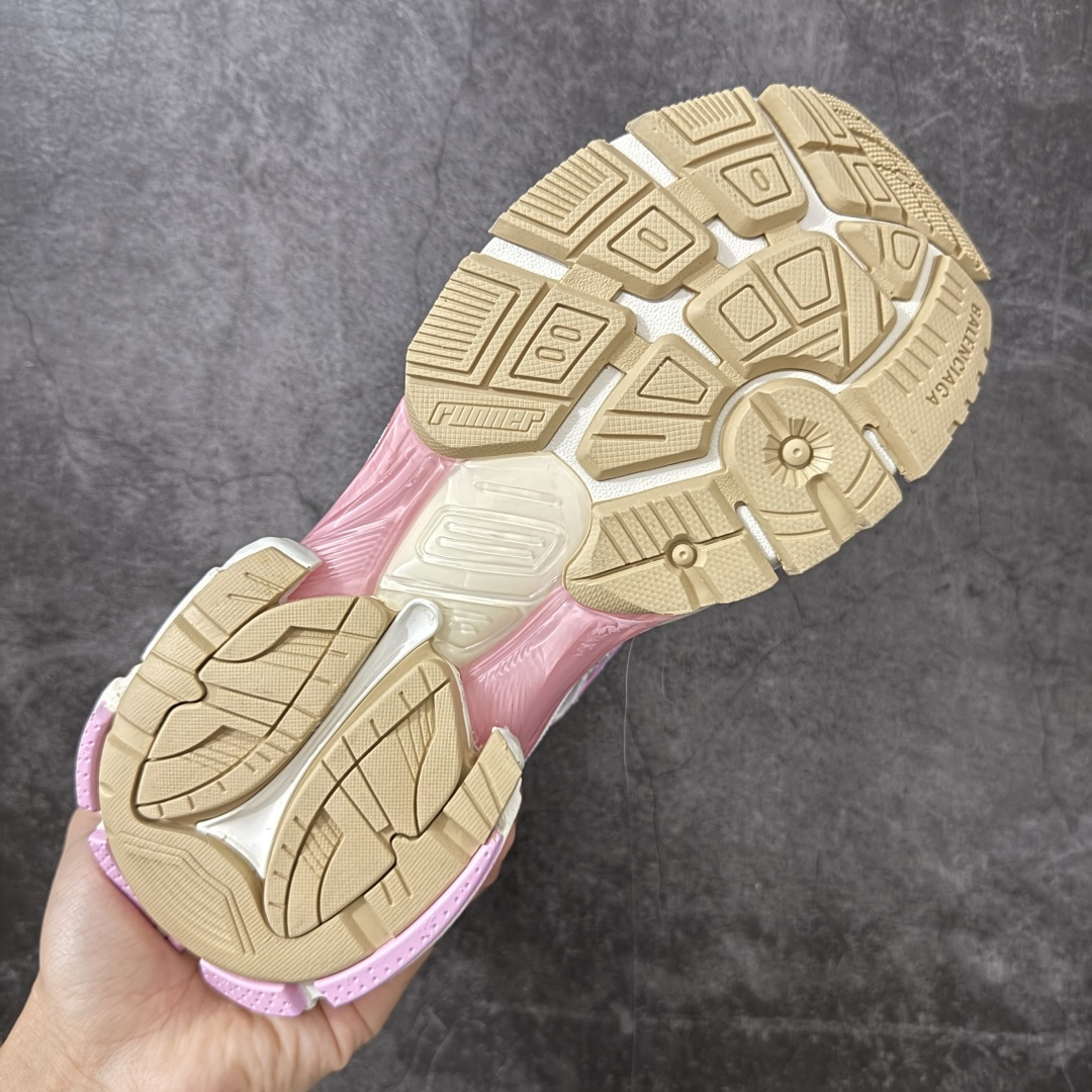 图片[9]-【公司级H版】BALENCIAGA Runner 巴黎世家七代 黑白色 此系列是通过溢胶、做旧、缝线等细节 展示了设计师 Demna 的运动鞋风格 用一双「旧鞋」传递复古感 后侧板、翘起的鞋头 则展示了 Demna 在结构上的未来构想 原装大盒从里到外一切百分百还原官方配置 顶级专供碾压一切版本 尺码：35 36 37 38 39 40 41-选品中心