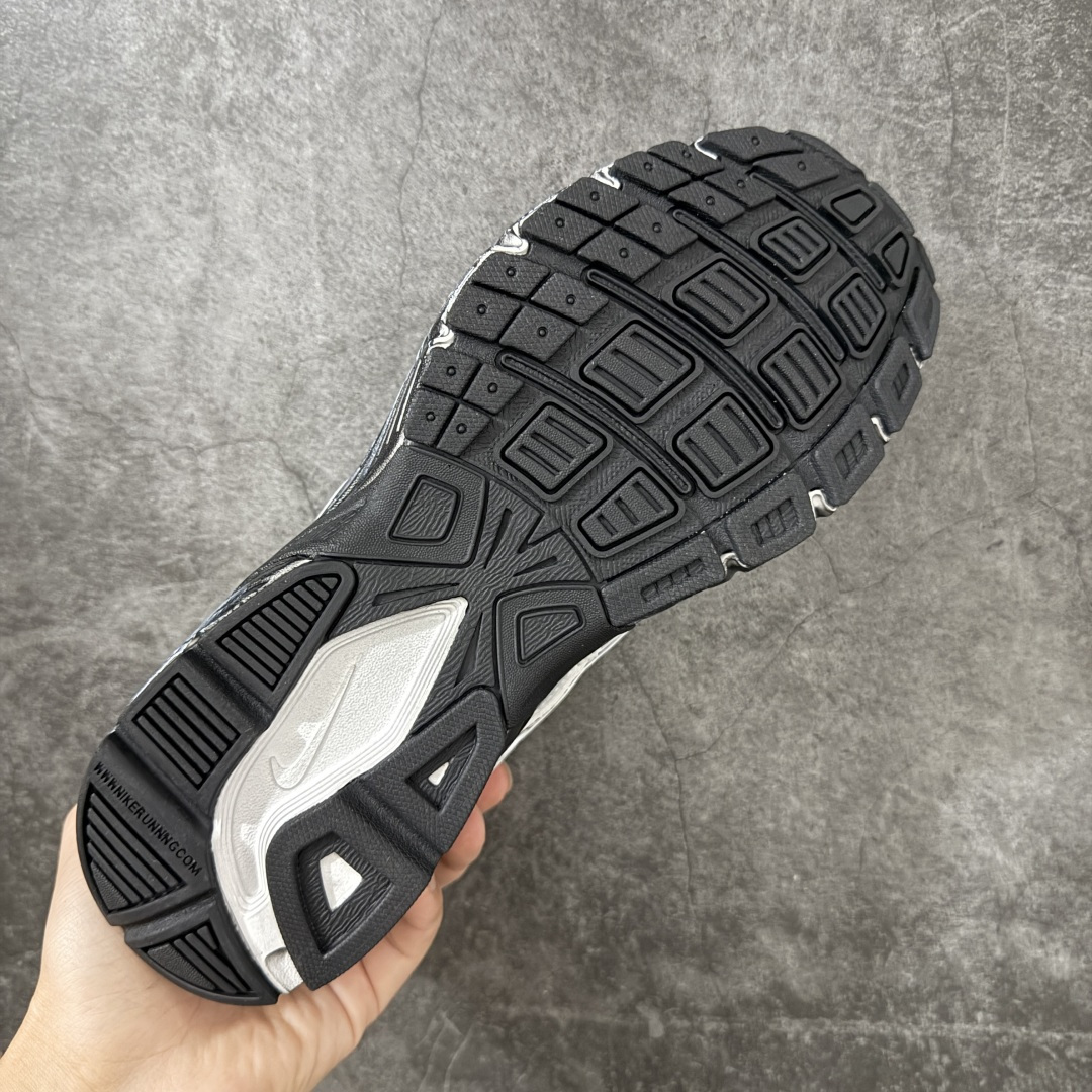 图片[9]-【手绘定制版】Nike V5 RNR 手工绘制恶作剧涂鸦 复古做旧 解构绑带 舒适百搭防滑耐磨 低帮跑步鞋 此款为人工手绘定制图案 原版基于Nike RNR 修改款 加以创意定制 完美品质做工 个性十足 原厂原档案数据开发 原盒包装 舒适有型适合日常穿着 该鞋款延续千禧年经典设计搭载泡绵中底厚实而轻盈 匠心细节巧搭立体耐克勾标志焕新演绎复古跑鞋 货号：394055-101 尺码：36-45带半码-选品中心