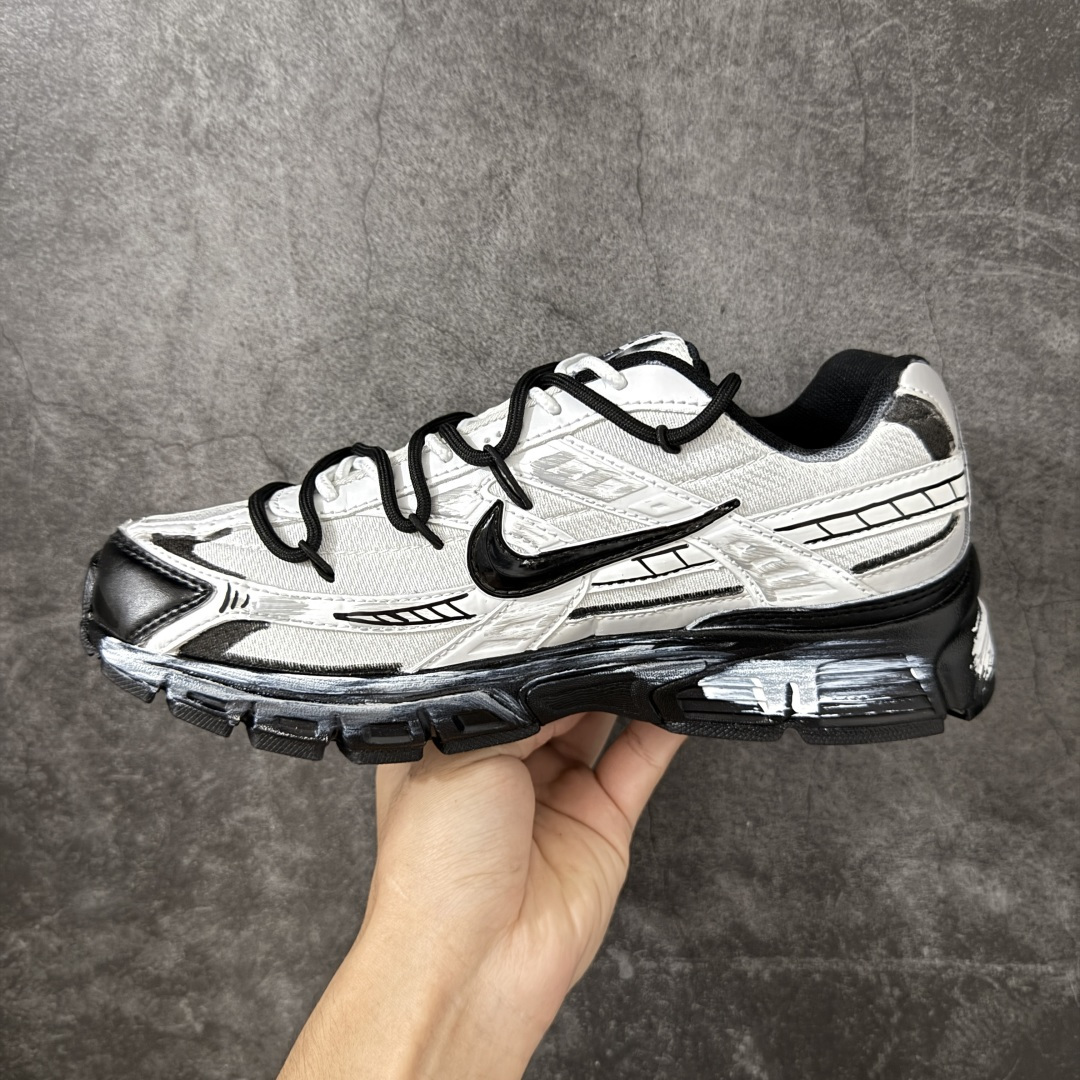 图片[2]-【手绘定制版】Nike V5 RNR 手工绘制恶作剧涂鸦 复古做旧 解构绑带 舒适百搭防滑耐磨 低帮跑步鞋 此款为人工手绘定制图案 原版基于Nike RNR 修改款 加以创意定制 完美品质做工 个性十足 原厂原档案数据开发 原盒包装 舒适有型适合日常穿着 该鞋款延续千禧年经典设计搭载泡绵中底厚实而轻盈 匠心细节巧搭立体耐克勾标志焕新演绎复古跑鞋 货号：394055-101 尺码：36-45带半码-选品中心