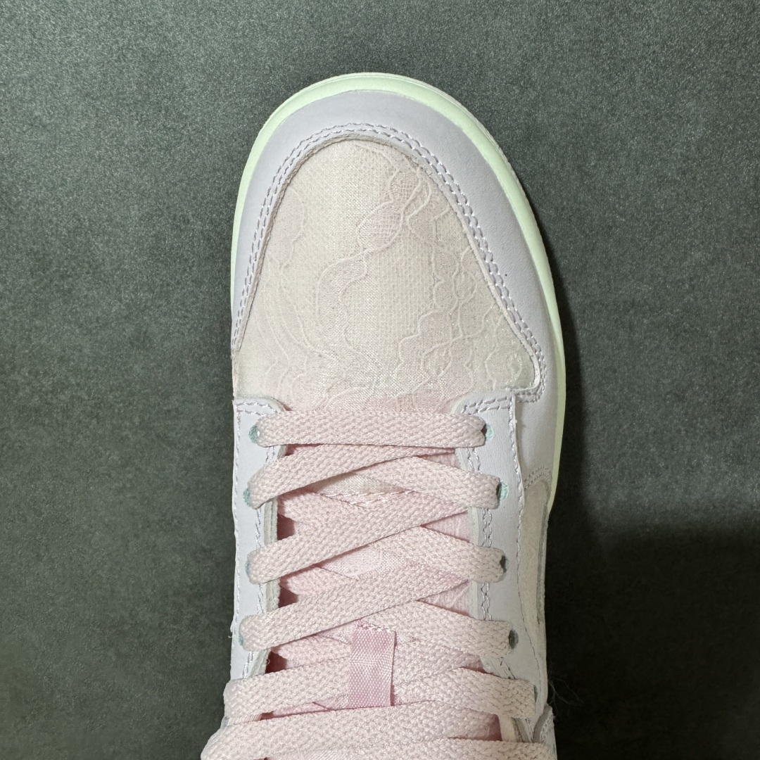 图片[5]-【公司级】NIKE DUNK SB LOW 全新配色 SB顾名思义，具有经典的Dunk血缘，又注入了更多的时尚元素。相较于普通的Dunk滑板鞋，改良版的Dunk SB加厚了鞋舌的填充，使舒适性大大提升，同时也更方便穿脱；中底部分则加入了脚感柔软舒适Zoom Air气垫，有效吸收滑板等极限运动在落地时带来的冲击力，为街头运动者们提供更好的保护 货号：HJ5870-600 尺码：36 36.5 37 38 38.5 39 40 40.5 41 42 42.5 43-选品中心