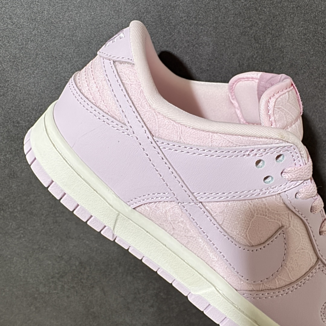 图片[7]-【公司级】NIKE DUNK SB LOW 全新配色 SB顾名思义，具有经典的Dunk血缘，又注入了更多的时尚元素。相较于普通的Dunk滑板鞋，改良版的Dunk SB加厚了鞋舌的填充，使舒适性大大提升，同时也更方便穿脱；中底部分则加入了脚感柔软舒适Zoom Air气垫，有效吸收滑板等极限运动在落地时带来的冲击力，为街头运动者们提供更好的保护 货号：HJ5870-600 尺码：36 36.5 37 38 38.5 39 40 40.5 41 42 42.5 43-选品中心