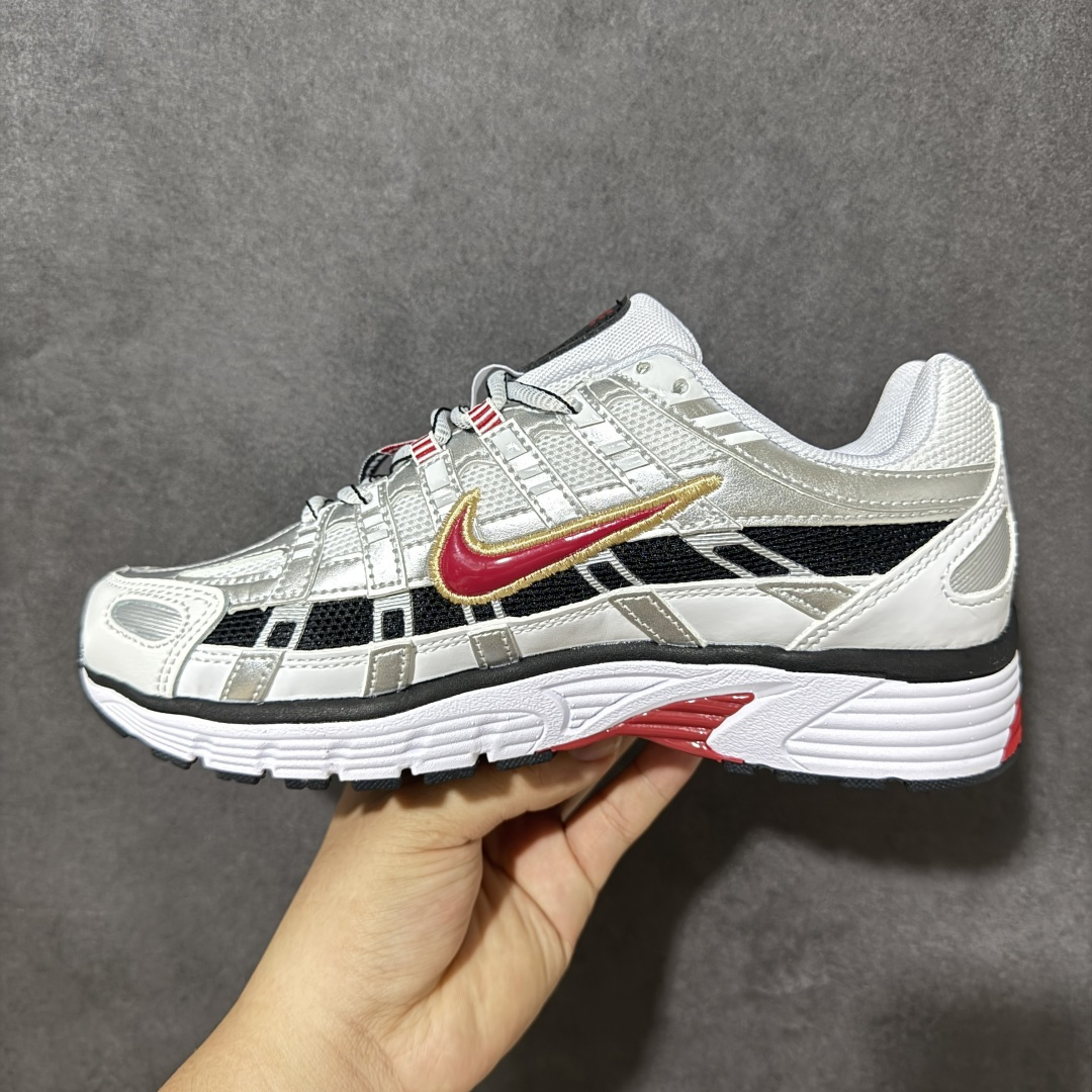 图片[2]-【公司级】Nike P-6000 高颜值跑鞋 又能出街又能跑步！Nike p-6000 女子跑鞋内外侧都用了灰色的钩子，采用透气材料，搭配匠心覆面，再现千禧年代的跑鞋风格，塑就大气外观。鞋款秉承 Nike Pegasus 25 和 2006 的设计风格，缔造街头时尚运动风范，同时带来日常穿着舒适感受 货号：CD6404 102 尺码：36 36.5 37 38 38.5 39 40 40.5 41 42 42-选品中心