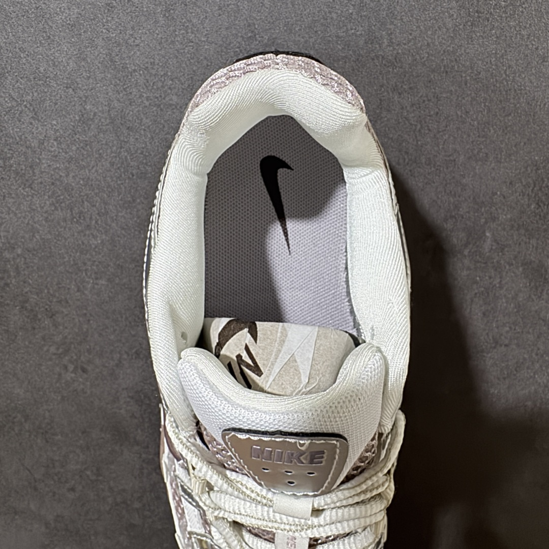 图片[6]-【公司级】Nike P-6000 高颜值跑鞋 又能出街又能跑步！Nike p-6000 女子跑鞋内外侧都用了灰色的钩子，采用透气材料，搭配匠心覆面，再现千禧年代的跑鞋风格，塑就大气外观。鞋款秉承 Nike Pegasus 25 和 2006 的设计风格，缔造街头时尚运动风范，同时带来日常穿着舒适感受 货号：IB4019-019 尺码：36 36.5 37 38 38.5 39 40 40.5 41 42 42-选品中心