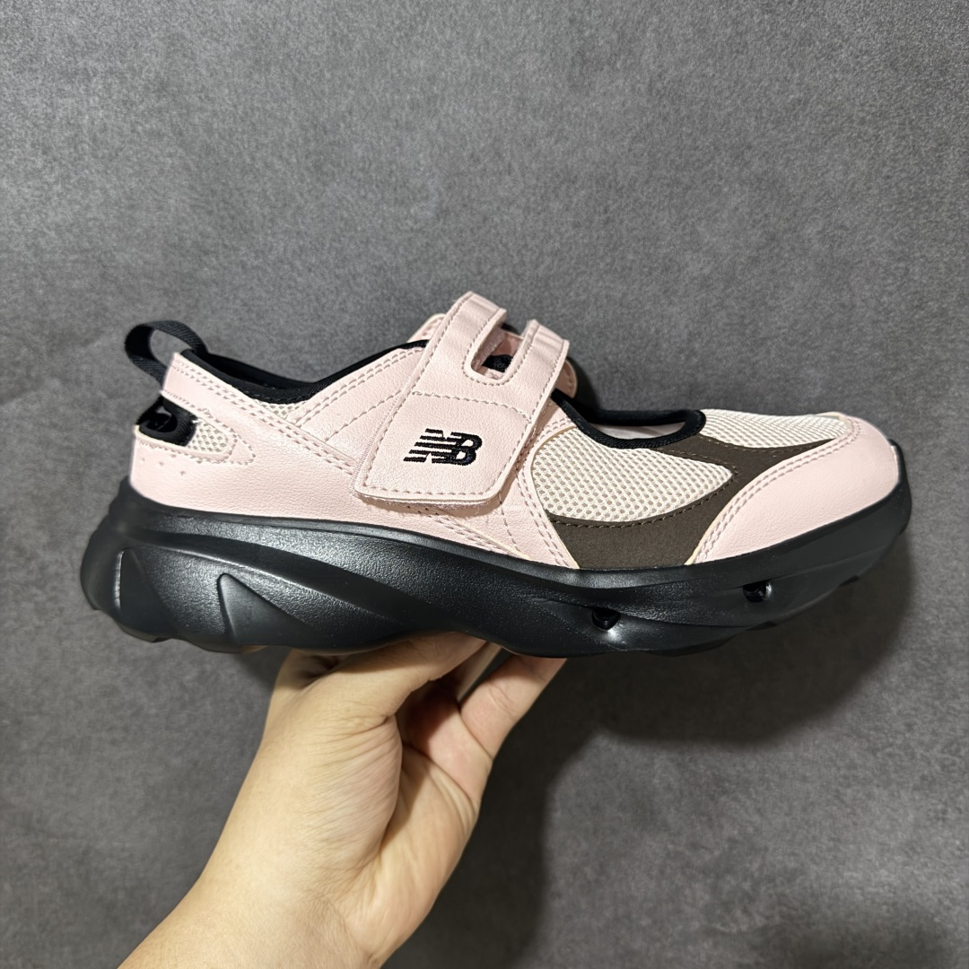 【公司级】New Balance NB Breeze 柔软舒适 玛丽珍 低帮 玛丽珍鞋 凉鞋 新百伦 美式复古风玛丽珍鞋,通勤、咖啡馆、周末CityWalk都合适,搭直筒牛仔裤+白T就是经典学院look,黑色圆头平跟系带设计,舒适贴合不挑脚型,脚感舒适,通勤久走不累,春秋穿氛围感拉满。 货号:SD2202PI2 尺码:36 36.5 37.5 38 38.5 39 40 40.5 41 42-选品中心