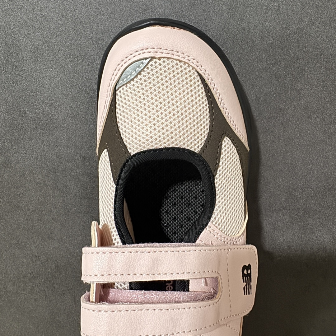 图片[4]-【公司级】New Balance NB Breeze 柔软舒适 玛丽珍 低帮 玛丽珍鞋 凉鞋 新百伦 美式复古风玛丽珍鞋，通勤、咖啡馆、周末CityWalk都合适，搭直筒牛仔裤+白T就是经典学院look，黑色圆头平跟系带设计，舒适贴合不挑脚型，脚感舒适，通勤久走不累，春秋穿氛围感拉满。 货号：SD2202PI2 尺码：36 36.5 37.5 38 38.5 39 40 40.5 41 42-选品中心